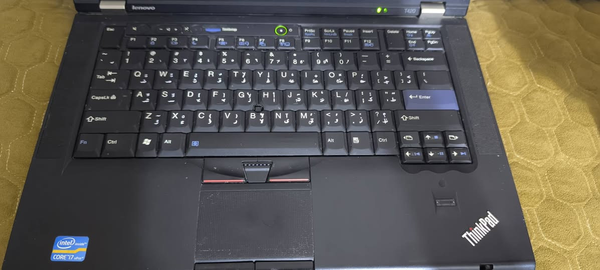 Lenovo ThinkPad T420) ​المعالج (CPU): Intel Core i7-2640M بسرعة 2.80GHz.
​الذاكرة العشوائية (RAM): 4 جيجابايت.
​كرت الشاشة (GPU): كرتين شاشة:
​مدمج: Intel HD Graphics 3000
​منفصل: NVIDIA NVS 4200M
​الهارد (Storage): هارد HDD ميكانيكي بسعة 320 جيجابايت (شركة Seagate).
​نظام التشغيل: Windows 7 Professional (معمارية 64-bit).***********
