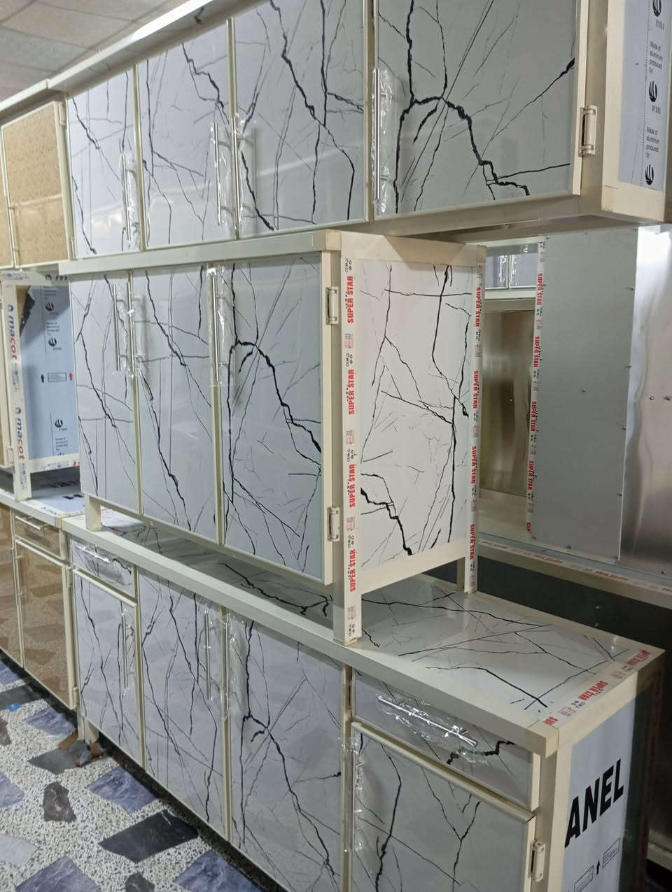 جديد وبسعر الجمله كاونتر مترين مع سنك متر وثلاثون مرمر 3قطع جديد يوجد مراوس بالقديم ونأخذ فرقاستفسار واتصل برقم ***********📲
