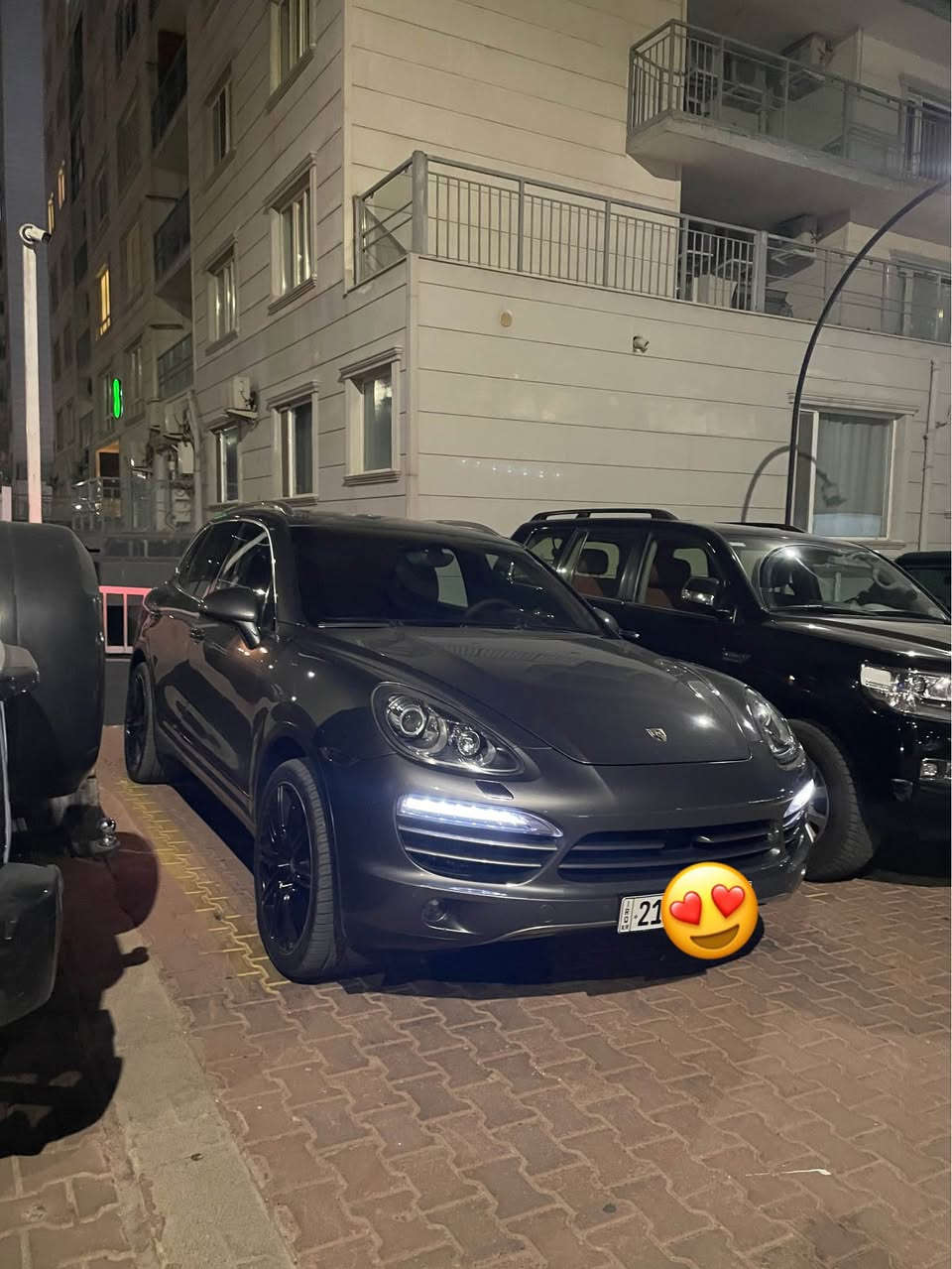 Porsche cayenne 2011 diesel 
پۆرش کایان ٢٠١١ مەکینە گاز ( دیزڵ ) زەمان دوەلی 
مواصفات :- 
پانۆراما 
کوشن سایق و سەکن میمۆری و هیتەر 
سوکان کارەبا و میمۆری 
کوشن ١٢ نەوع ئەجوڵێ 
ڕاداری ناوچەی کوێر ( ئاوێنەکان ) 
ڕاداری پێشەوە خۆی ستۆپ ئەکات 
سنوق کارەبا 
برێک بەسمە 
دەبڵی کارەبا بەرز و نزم ئەکات بە شەرت 
چەن مۆدێکی زۆری لێخوڕین ( دەبڵ ئەکسل - قورس و سوک - سپۆرت )
سیستەمی هاتنە خوارەوەی لێژایی
لەگەڵ پێچ کردنەوە لایتەکان ئەجوڵێ 
٣٦٠ دەرەجە حاسە 

مەکینە ٦ پستۆن گازە و زۆۆۆر کەم دەخوات حەفتەیەک تانکیەک ناخوات  مەکینە و گێڕ و تەقە و ڕەقە و کارەباییات و جەگ و دەبڵ و چوپ بە شەرتی ١٠٠ فەحس ، تەبرید لەسەر سویچ وەک سەلاجە وایە ، بانس و ڕۆن تازە گۆڕاوە و تحویل و غرامە بە شەرت نەفسی ڕۆژ هەموو شتێکی تازەیە و هەرزانترین نرخیش لە تەواوی عێراق بۆ ئەو سەیارەیە دامناوە 
تکایە لە ڕێگای وەتس ئەپ نامە بنێرن یان پەیوەندی بکەن ، سوپاس 
نرخی ١٤٠ وەرەقە و معامەلەیەکی برایانە
*********** whatsapp وەتس ئەپ السليمانية, العراق
