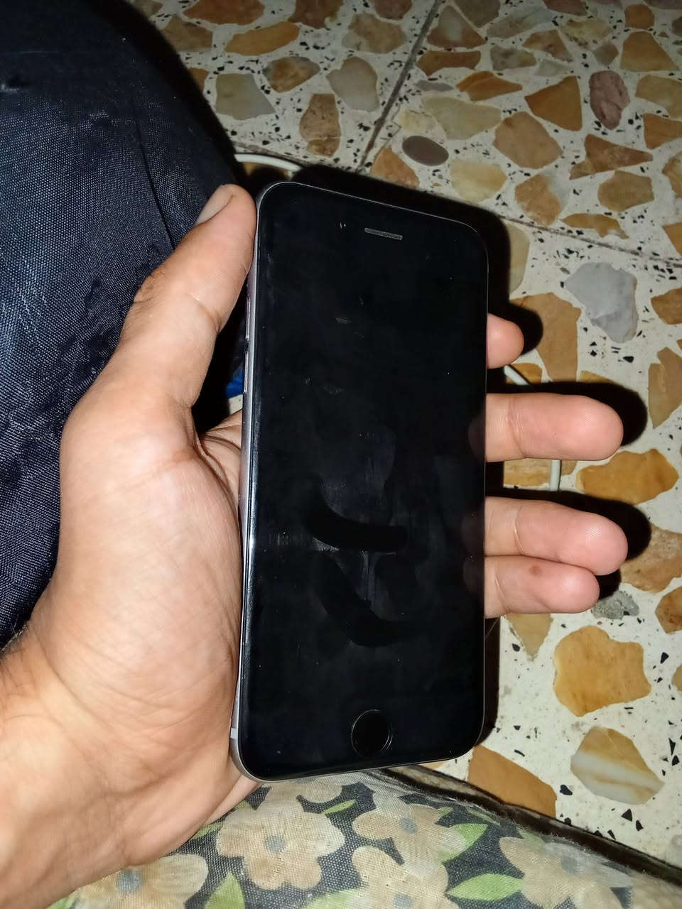 وين اليدور حار ومكسب وطيب ونصيف  ايفون 6بطاريه 89مامبدل كلشي مكفول كلشي شغال عده الخط واكف مراوس او بيع شرط النضافه ***********

نص مكتوب في الصور:
- ٧٩%
- لا يوجد SIM
- ٣:٠٣ ص
- البطارية
- حالة البطارية
- معرفة المزيد...
- كما هو الحال مع البطاريات القابلة لإعادة الشحن، بطارية الهاتف قابلة للاستهلاك وتصبح أقل فاعلية مع الوقت.
- الحد الأقصى للقدرة
- هذا قياس لقدرة البطارية مقارنة بقدرتها عندما كانت جديدة. قد تتسبب القدرة المنخفضة بتقليل ساعات الاستخدام بين عملية الشحن والأخرى.
- أقصى قدرة للأداء
- تدعم بطاريتك حاليًا الأداء الطبيعي وقت الذروة.