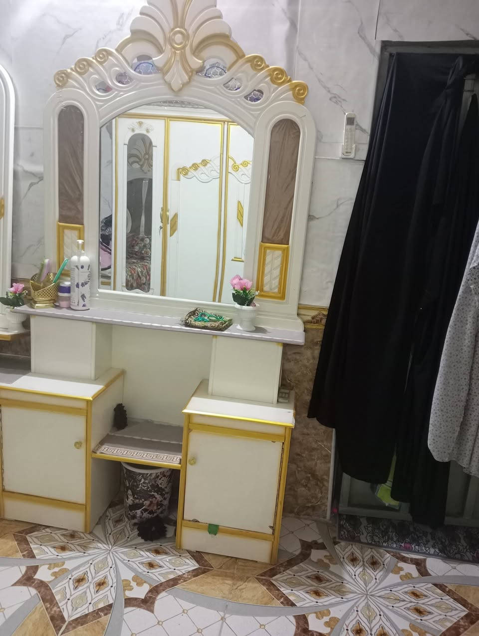 غرفه خشاب جديدة مستعمله قليل سعر مناسب محتازين  ***********////***********
