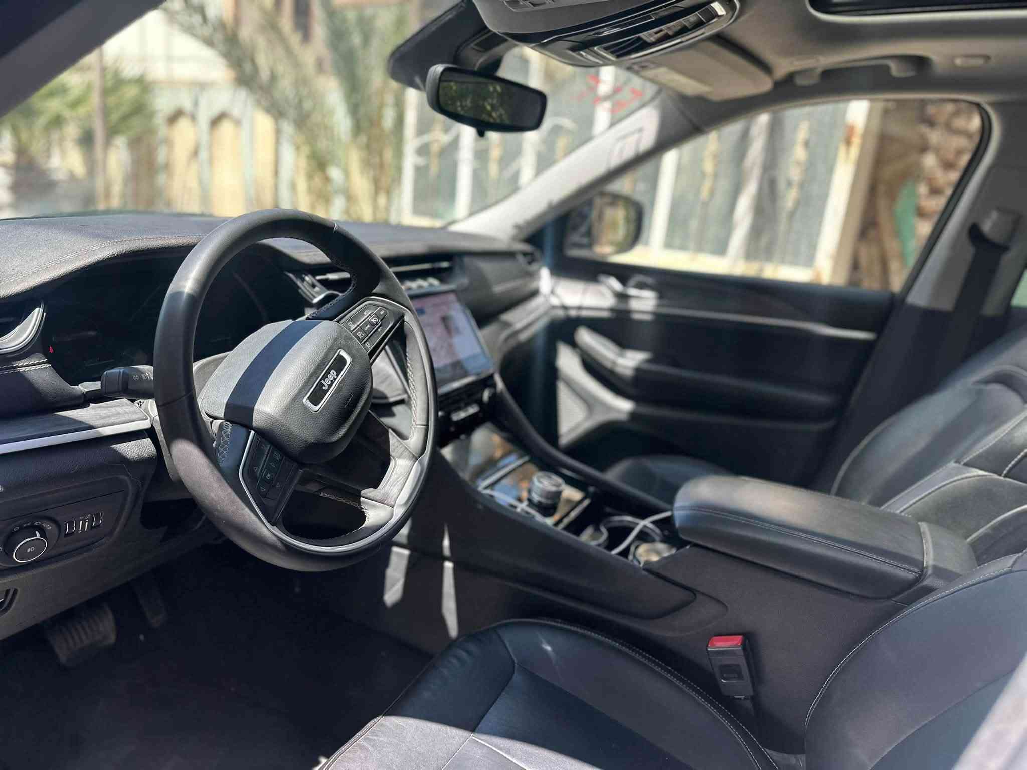 � للبيع Jeep Grand Cherokee 2023 ليمتد (LIMITED)

* 🔹 الموديل: 2023
* 🔹 اللون: أبيض
* 🔹 الحالة: حادث غرق (مصلّحة بالكامل)
* 🔹 التشغيل: شغالة بحالة جديدة
* 🔹 الدفع: 4×4
* 🔹 المحرك: 6 سلندر 3.6 لتر (حوالي 293 حصان)  
* 🔹 قير: أوتوماتيك 8 سرعات  
* 🔹 شاشة + نظام ملاحة + Apple CarPlay
* 🔹 كاميرات + حساسات أمامي وخلفي
* 🔹 فتحة سقف بانوراما
* 🔹 تبريد وتدفئة مقاعد
* 🔹 تحكم سكان + مثبت سرعة
* 🔹 نظام أمان (نقطة عمياء + مسار + تنبيه)  

📍 الموقع: بغداد
للستفسار… ***********
