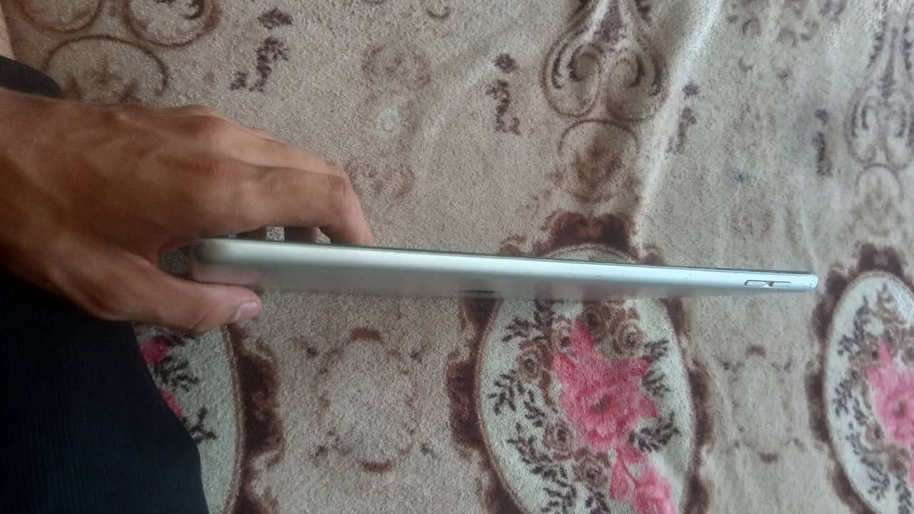 ايباد 9 ذاكرة 64 فقط مبدل بطارية نوعية ممتازة كلة شغال فقط بصمة الاصبع متشتغل السعر 220 مكاني بغداد الحسينية مال الراشدية هـ ***********
