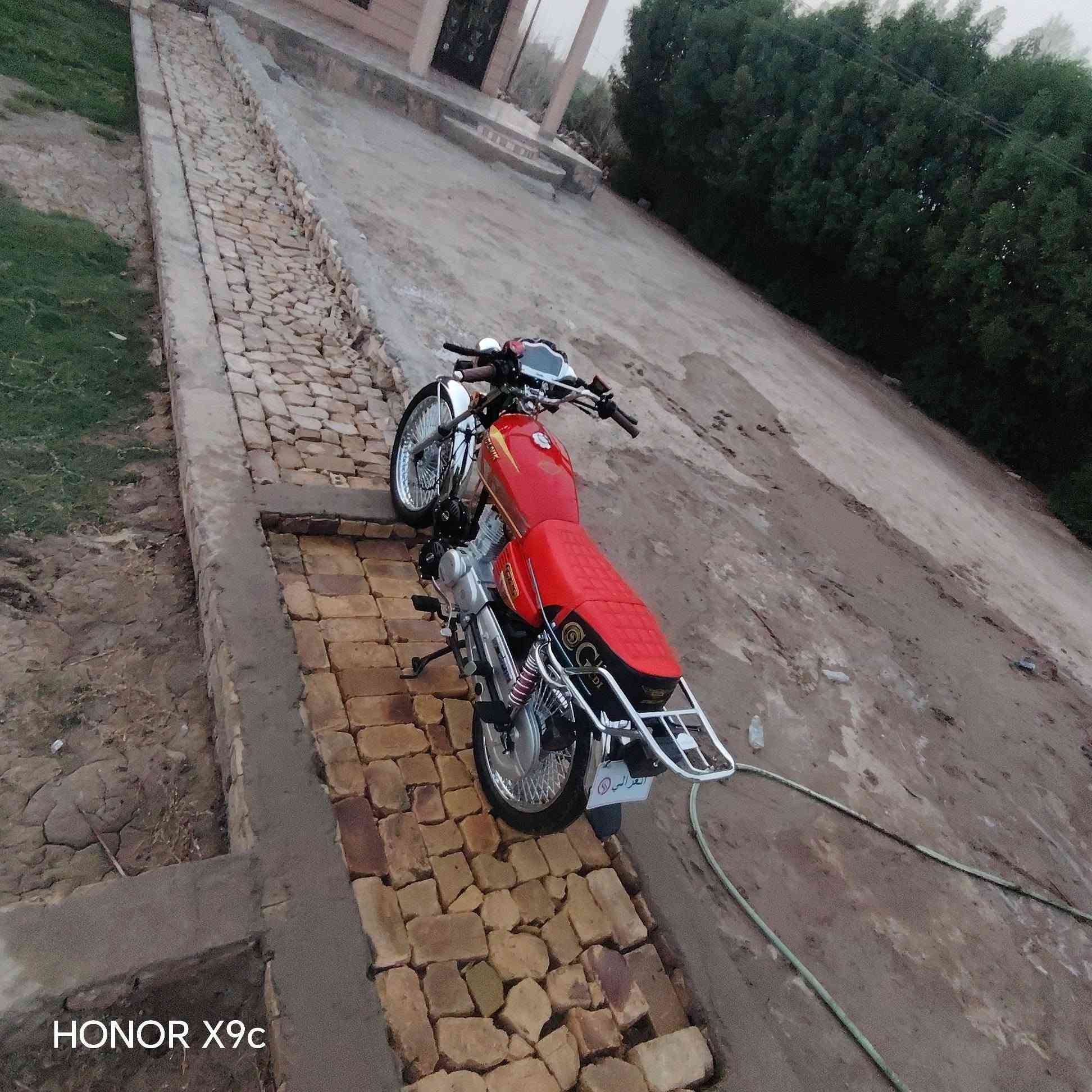 سلام عليكم دراجه للبيع موديل 25 دراجه حلوه ونظيفه ومكفوله ماشيه 2000 السعر 800 قفل الاتصال على هذا الرقم ***********

