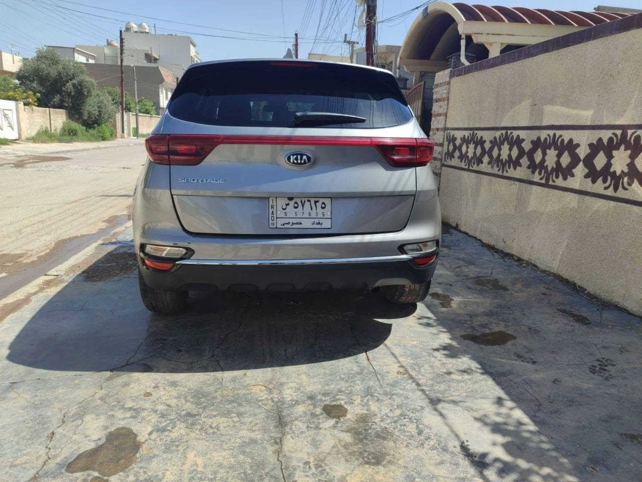 السلام عليكم 
كيا سبورتج 2021 LX
السيارة نضيفة و عملية مال بيت 
صور الحادث موجود بالمنشور 
السيارة كاملة 
تجي دفع رباعي 
كراسي مخمل يدوية 
مكينة 2400 gdi تنفس طبيعي 
الممشى 54 الف ميل 
ويل 17 
(بيها اثر حالوب بسيط في العراق )
السعر 155 و بيها مجال بسيط جداً 
مكاني بغداد العامرية 
للاستفسار 
***********
