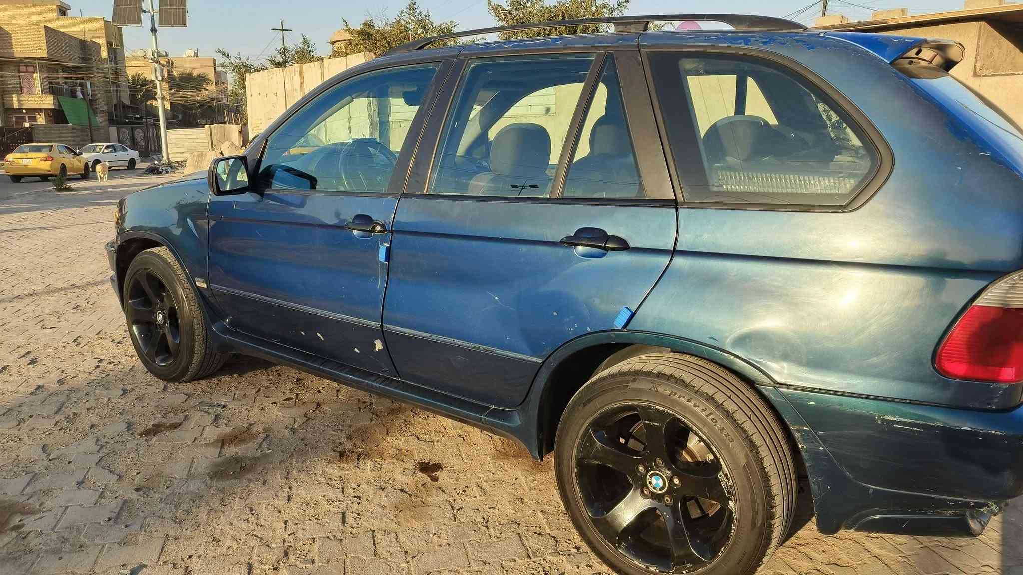 السلام عليكم بيع فقط
للبيع BMW X5 موديل 2001 مكينة 6 سلندر 3000 كير اوتو مسكر دبل فانوس 
شاشة تحكمات السيارة جاهزة 
سلايد روف ترحيب بل مري 
السعر 50 وبيها مجال 
للاستفسار ***********
