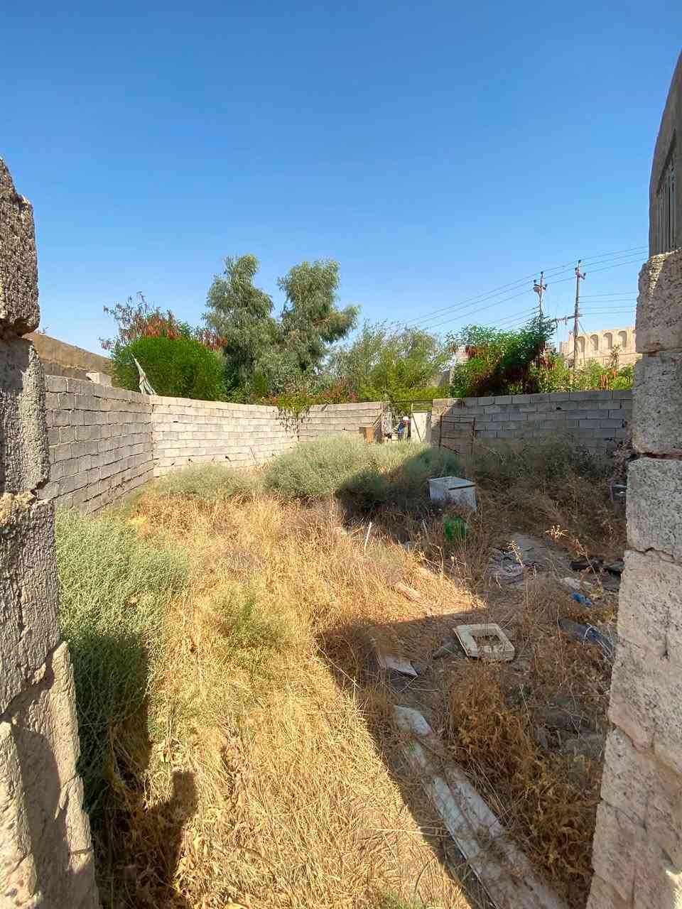 قطعة ارض استثمارية مساحته 180 للإيجار تصلح مخزن او مكان للحلال ورعي او اي فكرة بالك المكان صلاح الدين قضاء بلد شارع المحيط للاستفسار اكثر ***********
