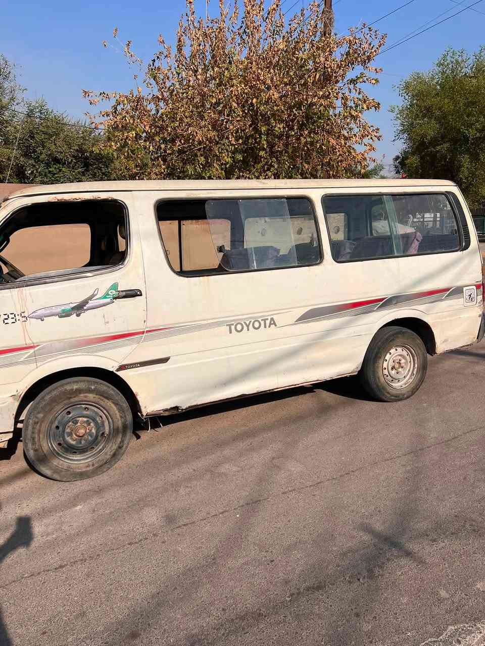 تيوتا هايسه موديل 1993
سياره جاهزه كير ومحرك خير من الله 
محركهة بلادي مال تيوته 
كاز نقصهة كلش بسيط يكلف ١٠٠ الف 
صدر امامي وخلفي مبدله عضمتهة حلوه ونصبتهة حلوه وخير من الله تاخذهة كبل للشارع 
نقصهة جوزه مال سويج وبشاره تكعد بلداينمو 
وتشد الدعاميه 
١٤ راكب قفل قفل ب25 ورقه 
رقمهة حمل معفيه من الضريبه والغرامه 
والرقم الحمل تشتغل بي محد يوكفك حاله حال الاجره 

***********
