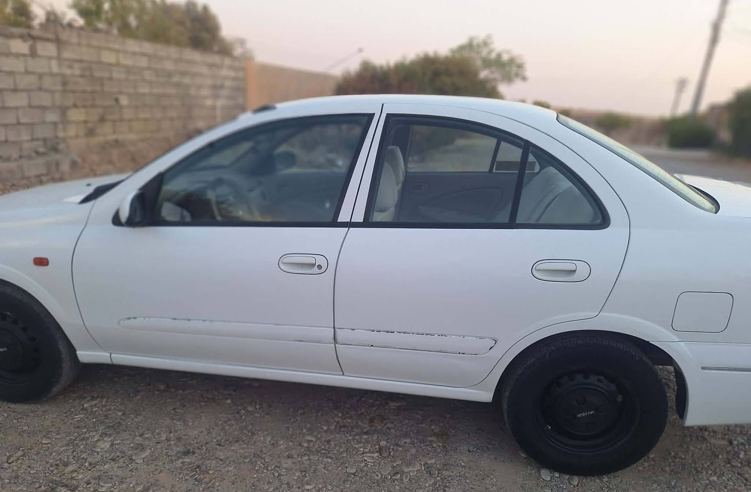 نیسان سەنی2009 گیر ئۆتۆماتیک یابانی 
سپی بەفری 

چوار تایەو ویلی لۆک

مەکینە 16 سپی  بەشەرت 

سەنەوی بەسەرچووە بەناوی خۆمانەوەیە

بێ بۆیاخ تەنیا لەیەک دوو شوێن ساردی هەیە 

مەکینەت و گێر نەکراوەتەوە بەشەرت

ژمارەی خاوەنی 
 

***********

