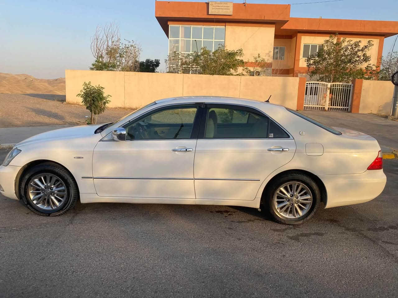 بەناوی خوای گەورە و میهرەبان
شاهینە ٢٠٠٧
مووس
 ڕۆیاڵ
مەکینە گەورەی
 گێر گەورە
 ١٨٢
ساج مەلەکی 
ناو زەرد 
ویلی نەوتی
٣ دوگمە
پەردە 
ئاوینە کارەبای 
کوشن کارەبای
سوکان کارەبایی
لایت ناوچە کویر
گێر و مەکینە بەشەرت
بۆیاخ بەشەرت 
بەس شوین موسەکانی بۆیاخە
***********
