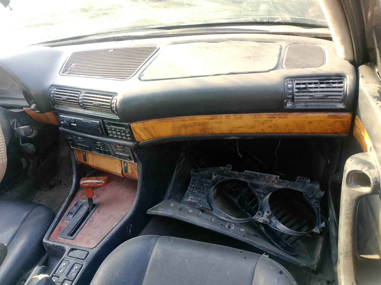 740iL
مكينه 40 جديده كير تمساح 
رقم مثنى تحويل شرط 
بجم تريض باب طويل 
دبل جام دبل ايرباك 
تخم تاير ويل خليه حداديه جديده 
سيارة بدون حادث عليه گشر ضربة جاكوج مابيه 
كهربائيات كله شغالة  
غرفه جديدة كشانة كهرباء سياره متعوب عليه 
بس عندي دوام وهملته بيه مشكلة تحرك ثالث 
ابيعه ع وضعه

السعر ٢٥ قفل قفل قفل
***********
