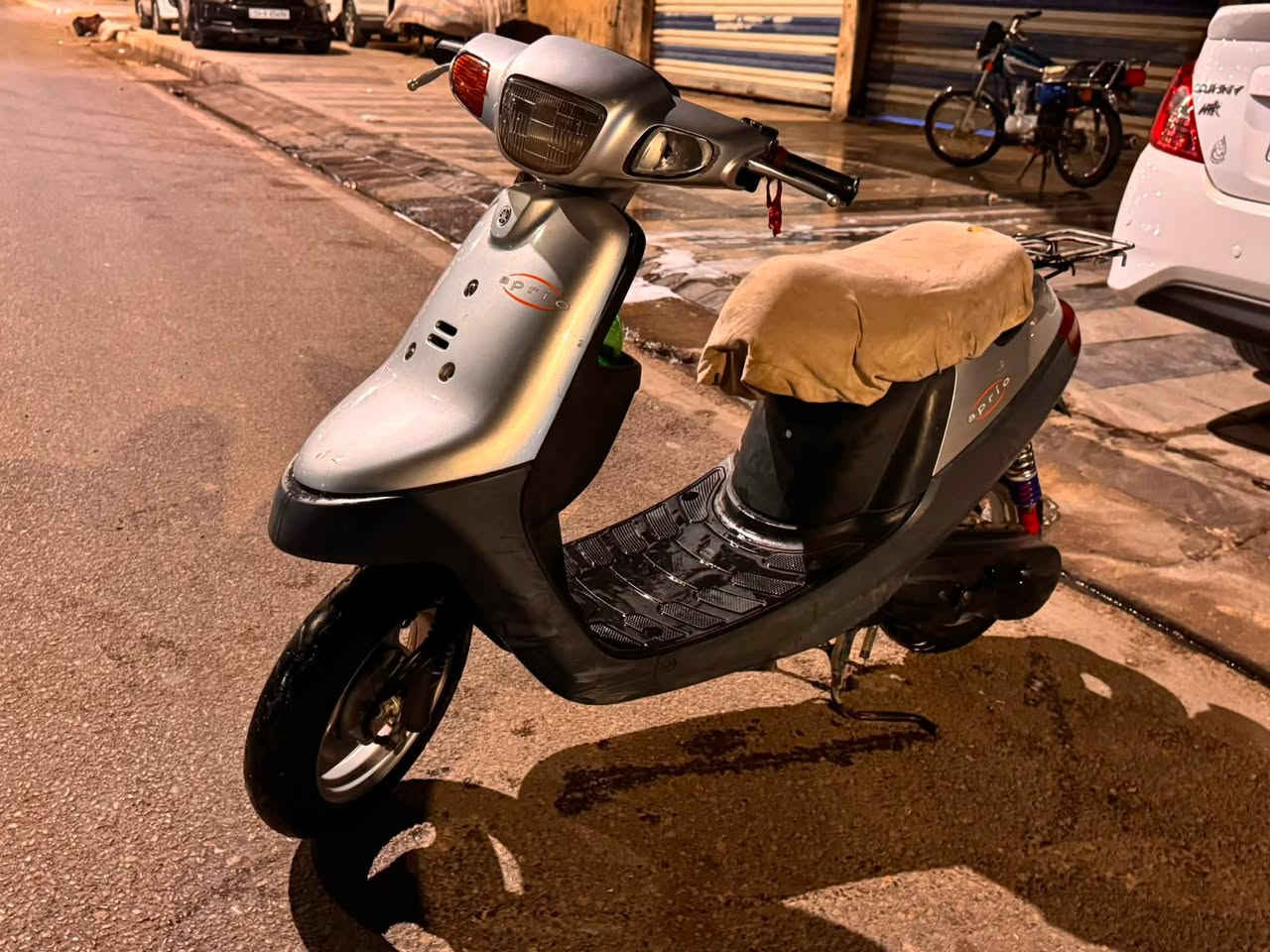 دراجه بترا للبيع 🛵
النوع / فحل خطين قفل اكسن ✅️

دراجه حاويه جديده ♻️جاهزه اي نقص مابيها 

شلعه قويه🚀 محرك برغي ما مفتوح شرط الفحص ⛔️

تواير الشركه نفسها 🛞كهربائيات اشاير لايت كله شغال

السعر/700 وبيها مجال

الدراجه ماخذها ب900 الله يشهد من حاويه جديده كلش ⏳️  

 ناصريه _ طريق ياحسين /***********
