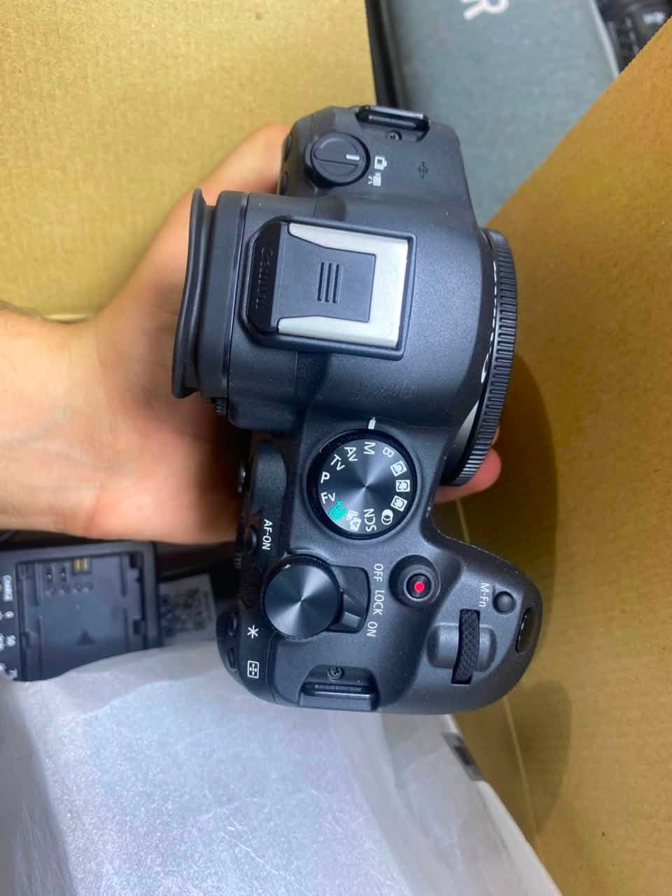 للبيع | Canon EOS R6 Mark II – مستخدمة استخدام قليل 🔥

إذا تبحث عن كامرة Full-Frame احترافية تجمع بين قوة التصوير الفوتوغرافي والفيديو، فهذه فرصتك 👌

✨ Canon EOS R6 Mark II
🔹 استخدام قليل وحالة ممتازة
🔹 مستشعر Full-Frame 24.2MP
🔹 أداء قوي جداً بالإضاءة الضعيفة 🌙
🔹 تثبيت صورة داخلي IBIS
🔹 تصوير فيديو 4K بجودة عالية 🎥
🔹 نظام Autofocus متطور وسريع لتتبع الأشخاص والحركة
🔹 شاشة لمس متحركة
🔹 مناسبة جداً للـ أعراس، بورتريه، مناسبات، تصوير تجاري وفيديو

🔥 كامرة احترافية للمصور اللي يريد أداء قوي ونتائج مضمونة.

📍 العنوان: بغداد – الباب الشرقي
📞 للاستفسار والطلب: ‭***********‬
🚚 توفير خدمة توصيل
