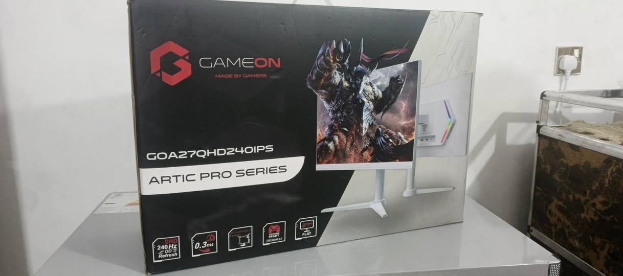 GAMEON GOA27QHD240IPS - Artic Pro Series
*المواصفات*
- *الحجم*: 27 بوصة - شاشة مسطحة FLAT
- *نوع اللوحة*: IPS 
- *الدقة*: QHD 2560 x 1440
- *معدل التحديث*: 240Hz
- *زمن الاستجابة*: 0.3ms MPRT
- *المداخل*: جاهزة لـ HDMI 2.1 + DisplayPort
- *التصميم*: لون أبيض مع إضاءة RGB بالظهر
- *السلسلة*: Artic Pro Series "Made by Gamers"

السعر خاص للتواصل, *********** واتساب
