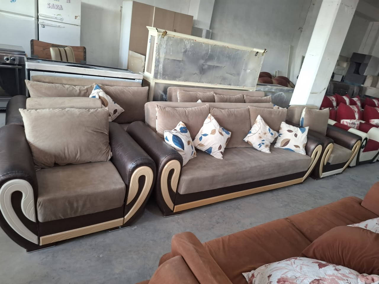 تخم باله تركي ماركه سرير ومخزن اوربي ثقيل نظيف جدا جدا 10نفر اسفنج ضغط طبي بولستر هيكل كلش قوي الضهر كوشه وجهين  نضيف باله تركي
الحمزه الغربي ***********
