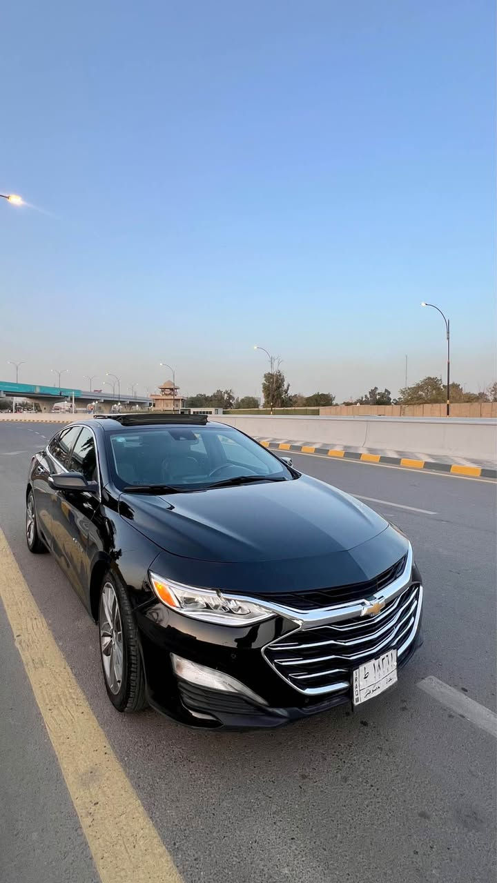 المواصفات
1.حساسات عدد ١٢ + أوتو بارك 
2. رادار أمامي (بريك و تنبيه عند الاقتراب بسرعة من سيارة أو أشخاص+قيادة ذاتية).
3. رادار النقطة العمياء (مؤشر في المرايا الجانبية). 
4. كاميرا خلفية دوارة مع تنبيه و مؤشر من جهة اقتراب سيارة من الخلف في حال عدم رؤية السيارة
5. رادار المحافظة على المسار و التنبيه الصوتي في حال الخروج عن المسار مع مؤشر ضوئي في الدشبول
6. إضاءة عالي و ناصي أوتو (يتم تحسس وجود سيارة من الأمام و يتم التحكم بإطفاء و تشغيل العالي اتوماتيك).
7. منظومة مساعد البريك الذكي و معزز قوة البريك (تساعد في تعزيز قوة البريك أوتوماتيكيا لتقليل و تلافي التصادم من الأمام).
8.منظومة إدارة الشحن الكهربائي الذكي Intelligent Battery Management System  و ذلك للتحكم الذكي بشحن البطارية لإطالة عمرها قدر الإمكان.
9.منظومة ABS
10.منظومة Traction control and Satblitrak
11.منظومة إزالة الضباب تلقائياً Auto Defog  
12.حساسات ضغط الإطارات
13.مثبت سرعة
14.تشغيل عن بعد
15. أوتو بارك 
16.بانوراما
18.بصمة بيبان و تشغيل و صندوق
19. مرآة داخلية رؤية ليلية. 
20. شاشة دشبول تحتوي على ضبط تحكمات السيارة و الرادارات و تحتوي على Android Auto  و Apple Car Play  لتوصيل الموبايل للسيارة و عرض الخرائط و التحكمات الصوتية
21.بلوتوث + wifi
22.بوصلة
23.كشنات جلد تدفئة تبريد +الخلفي تدفئة فقط
24.تحكم كشنات أمامي فول كهرباء 
25.تبريد أمامي خلفي
26.إنارة داخلية في البيبان و الدشبول (بلادي)
27. شاشة لعرض معلومات السيارة (ضغط و لزوجة الزيت و ضغط الإطارات و غيرها)
28.تحكمات ستيرن كاملة
29.تحكمات غلق و فتح باب الكراج Home Link
30.اربع منافذ USB  بالإضافة إلى ٢ منفذ جداحة و منفذ كهرباء AC 120 volt
31.جام اربع بيبان نزول أوتو و باب السائق نزول و صعود أوتو
32.إيرباك من كل الجهات و بالكشنات الأربعة و للارجل الأمامية
33.ستيرن كهربائي
34.محرك 2000 تيربو 
35. نظام مسافة الاتباع Follow Distance لتحديد زمن اللحاق بالسيارة في الإمام و ذلك لتفادي الاصطدام
36. شحن موبايل لاسلكي (wireless)

رقم بغداد تحويل مباشر ماشيه 103 الف كم قابل للزياده 

السياره بدون اي نقص
*********** بغداد, العراق
