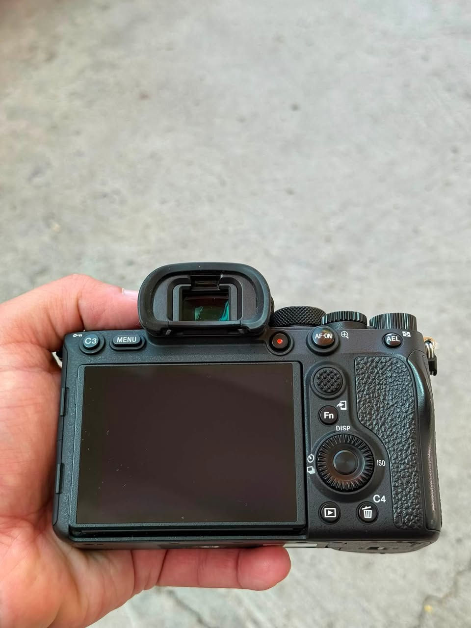 Sony A7RIV
کامێراکە لە %99 خاوێنە 
خۆم بە تازەی کریومە کارتۆن کامل عەشیای شەریکەی لەگەڵدایە 
و25K وێنەی گرتوە تەنها کاری فۆتۆی پێکراوە 
هیچ شوختێکی نیە و بەشەرت دەیفرۆشم 
ئەگەر مشتەریت نامە بنێرە ***********
