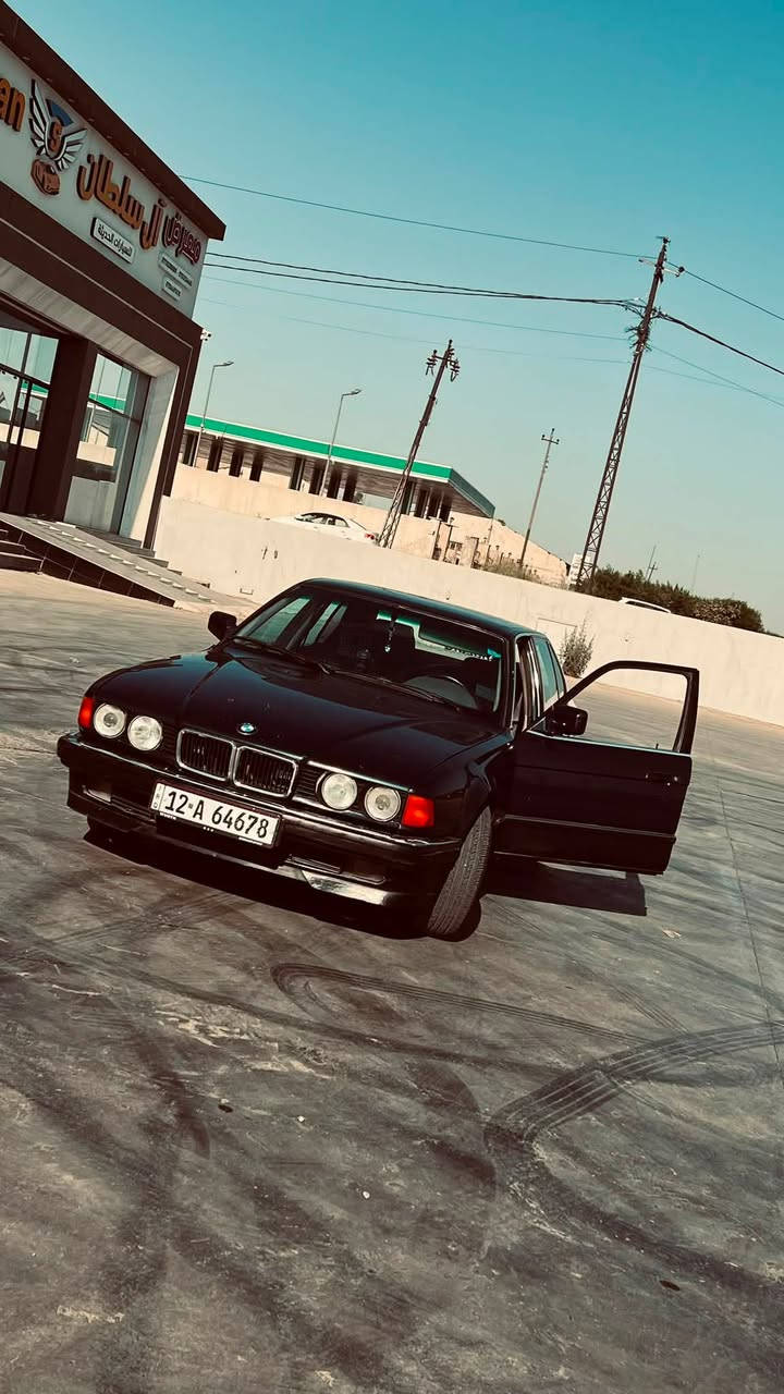 السلام عليكم ✨
للبيع BMW موديل 1992 لون نيلي 730iمحرك 8 سلندر
شرط تبريد گير مكينة السيارة بأسمنا 
عنوان السيارة موصل الجانب الايسر 
الرقم ***********
