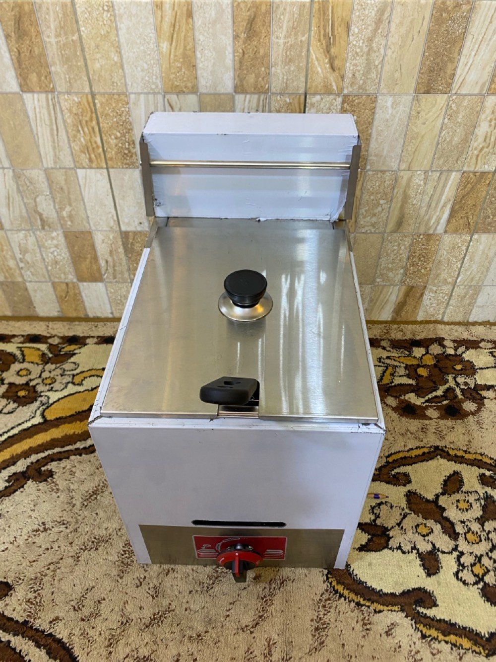قلايه غاز للفنكر والمقليات جديده غير مستخدمه ابدا تفييد اهل المطاعم والمشاريع للتواصل ***********