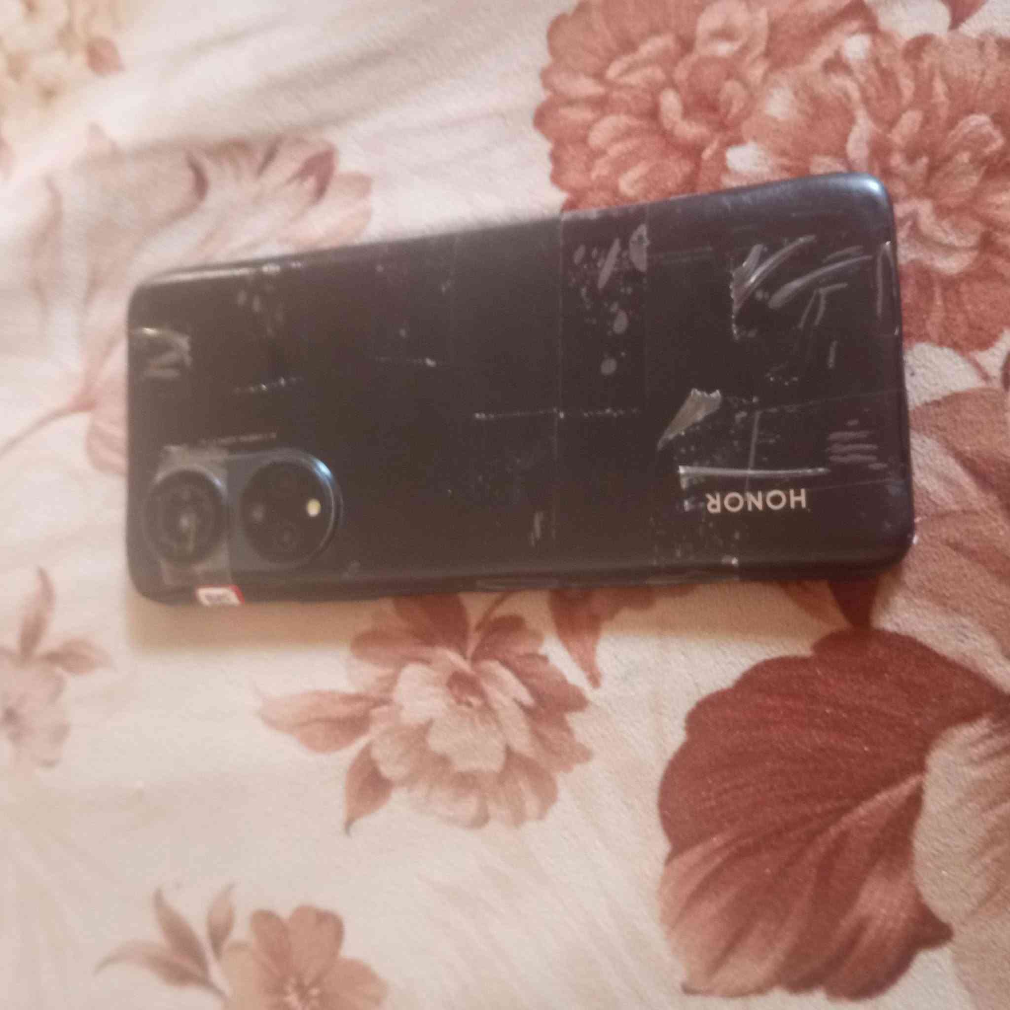 جهازهونر HONORX7 البيع سعر85 وبيه مجال مكان كربلاء فقط مكو توصيل رقمي وتساب ***********
