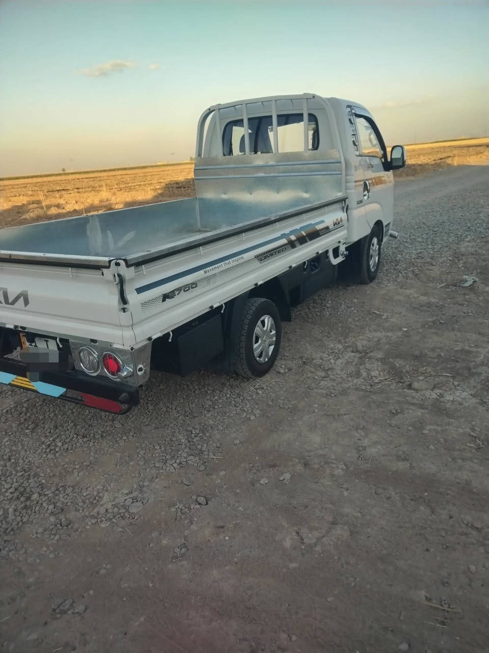 كيا حمل موديل 2026 الضرر تبديل باب السايق 
سياره جديده صفر
ماشيه 4000 أربع تالاف رقم بغداد شرط التحويل
 مكان السياره الحويجه السعر 160$وبي مجال
 تصال ***********
