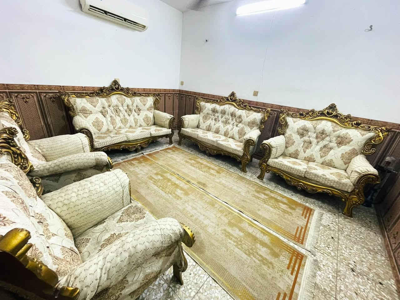 ملكي زان • ١٠ مقاعد • نضيف