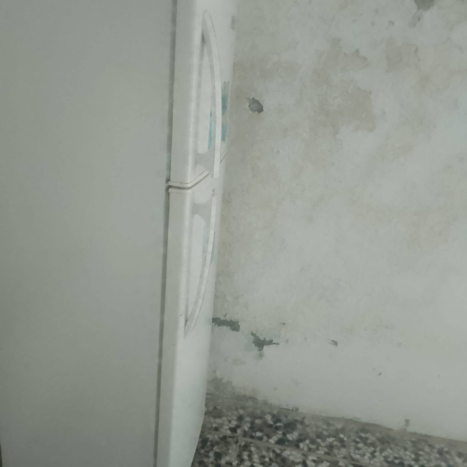 السلام عليكم مبرته و ثلاجه للبيع النجف حي النداء ***********
