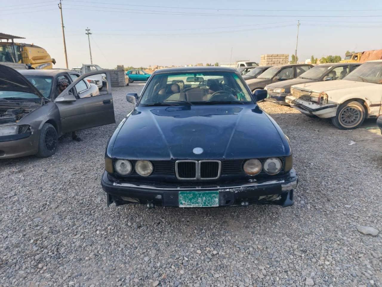 بي ام 92 حجم 730 على قول راعييه كير محرك شرط وسعره 25 ورقه وبه مجال العنوان 
ربيعه عوينات 
***********
