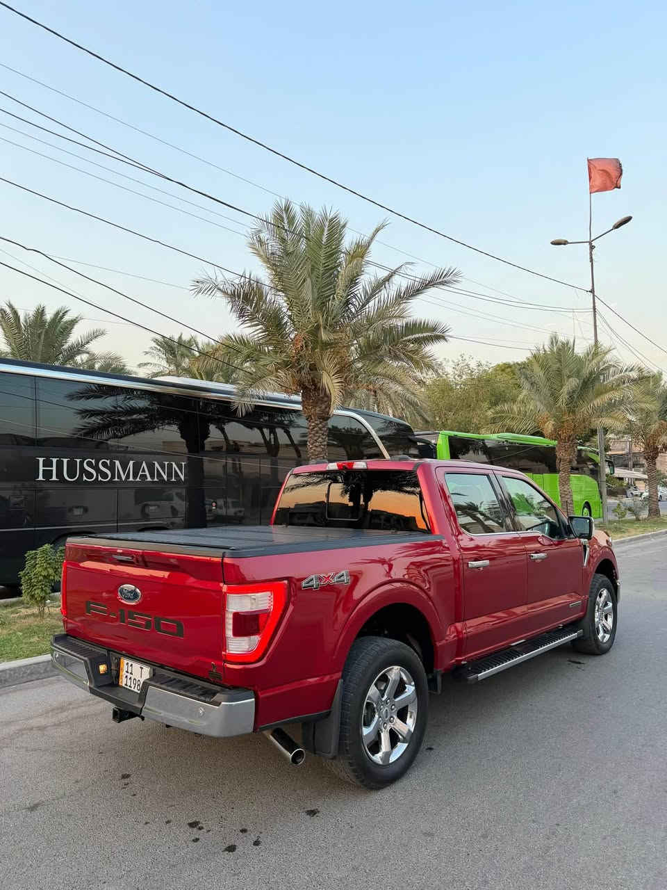 فورد F150 لمتد هايبرد 4*4
فول 1/1اعلى فئه 
اذا احجي موصفاته ما يخلصن هيه اعلى فئه لمتد 
صور حادث مرفقه 
سياره جديده وجاهزه مابيه اي نقص 
مكان سياره بغداد سيديه 
سعر 285 
***********
