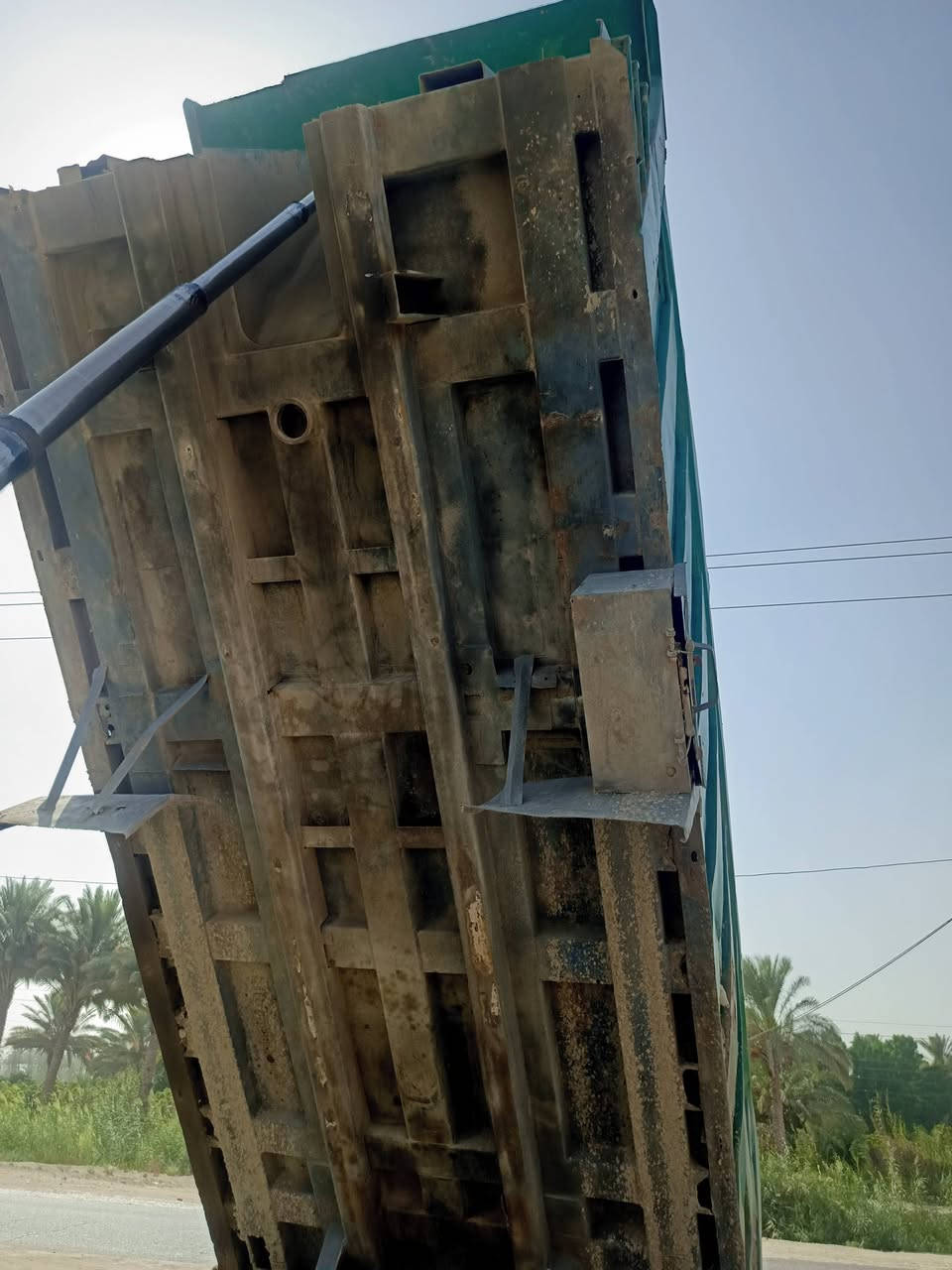 للبيع بدي واقع حال الطول 5متر وعشره سانتيم راجع أربعين للاستفسار اتصال ***********..اسيا ***********السعر15ورقه وبي مجال للشراي كاعيه البدي جديده والونج جديد بلباكيت فقط خياس بسيط بلجوانب
