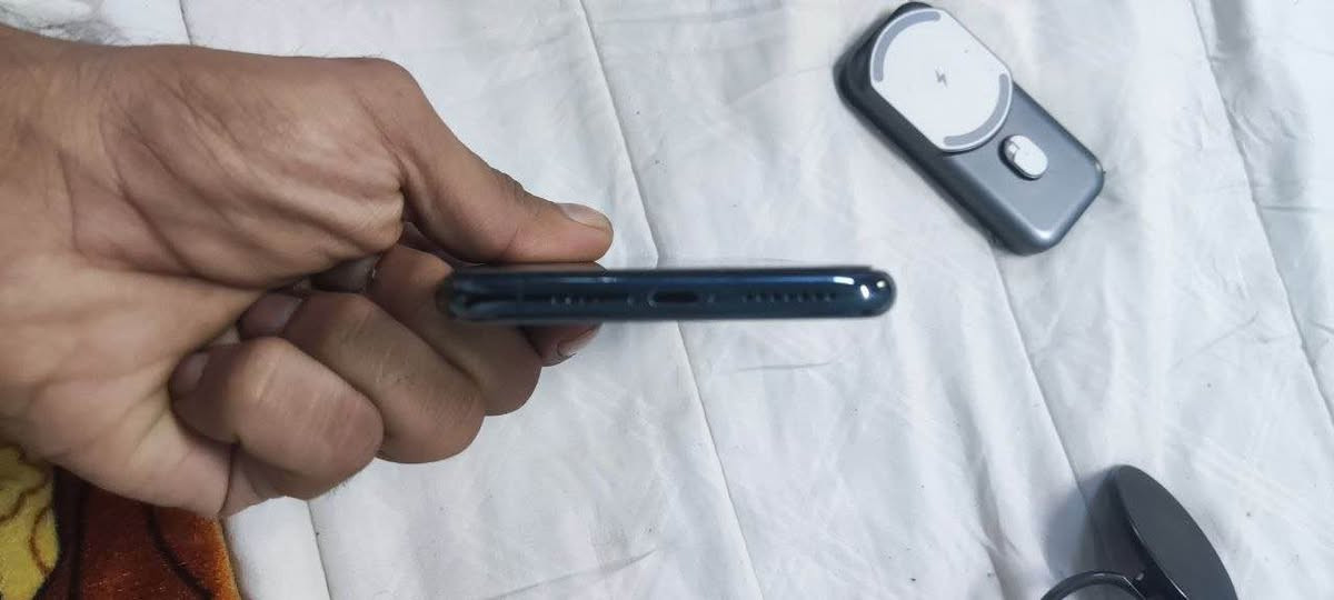 السلام عليكم 11Pro max
لون زيتوني مثل ما موضح جهاز نضيف جداً وعلة اديه استعماله بطاريه مبدلة قدرة عاليه 100‎%‎يعني انسه الصرف ممبدل بعد اي شي ذاكرة256نضافة الجهاز 98‎%‎ السعر 350وبي مجال قليل 🤍 *********** بغداد, العراق

نص مكتوب في الصور:
- 4:52 52 حالة البطارية والشحن رسالة مهمة حول البطارية تعذر التحقق من أن بطارية هذا الـ iPhone بطارية أصلية من Apple، قد لا تكون التفاصيل دقيقة تماماً. لمعرفة المزيد الحد الأقصى للقدرة 100% هذا قياس لقدرة البطارية مقارنة بقدرتها عندما كانت جديدة. قد تتسبب القدرة المنخفضة بتقليل ساعات الاستخدام بين عملية الشحن والأخرى. أقصى قدرة للأداء الـ iPhone غير قادر على تحديد عمر البطارية. شحن البطارية المحسن للحد من استنزاف عمر البطارية، يتعلم الـ iPhone من عادات الشحن اليومية، بحيث ينتظر ولا يتجاوز 80% حتى يحين موعد حاجتك إلى استخدامه.
- 52 4:52 حول سجل تاريخ القطع والخدمة الأغاني 3,339 الفيديوهات 7,259 الصور 57 التطبيقات السعة 256 غ.ب. متوفرة 117.15 غ.ب. عنوان Wi-Fi D0:3F:AA:B2:E2:68 Bluetooth D0:3F:AA:AF:09:73 البرنامج الثابت للمودم 8.00.00 SEID EID 8904903200500888260005142741201