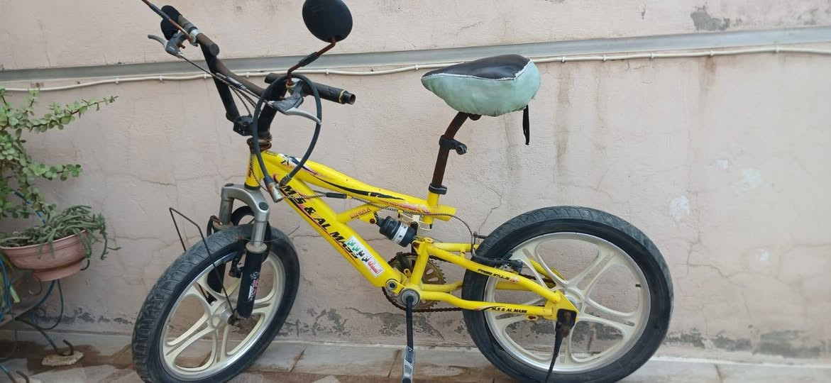 🚲 للبيع بايسكلات نوعية BMX ابو الحية بحالة جيدة
دراجات شبابية، مناسبة للطلعات ومناسبة للمدارس راح تبدي طريق روحة جية مسافات طويلة وبعيدة 

🔵 البايسكل الأزرك: 75 ألف دينار
🟡 البايسكل الأصفر: 75 ألف دينار

💰 إذا تاخذ الدراجتين سوية أكو مجال بالسعر .

📞 للتواصل: ***********

