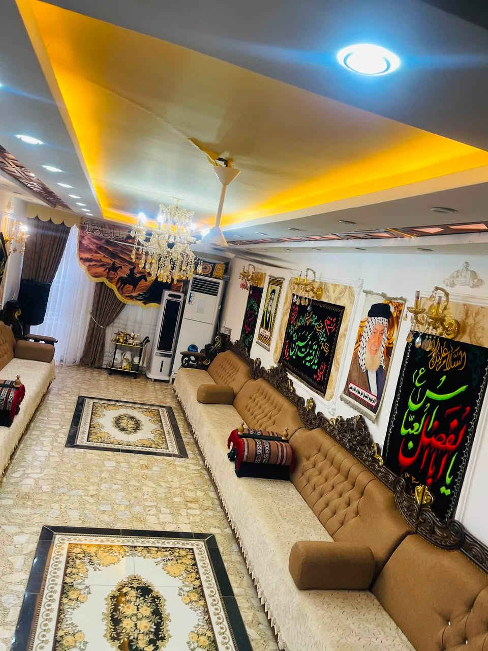 بيت للبيع الشعله شارع 60 مقابل المنتزه  قرب جامع الحق
المساحه 160 متر 
الواجهه 8 متر نزال 20 م 
طابقين.
يحتوي على الطابق الاول 
كراج + صحيات 
استقبال كبير 11 متر تقريبا 
صاله 6 متر 
هول حولي مع مجمع صحيات 
غرفه منام 
مطبخ  حار بارد 
الطابق الثاني  
غرفه 6 متر 
غرفه 6 متر 
غرفه 4 م 
مع صحيات  كامله 
شارع مقابل المنتزه   قطاع 12 باقي التفاصيل الاتصال على الرقم *********** 
غير متواجد ع فيس@
