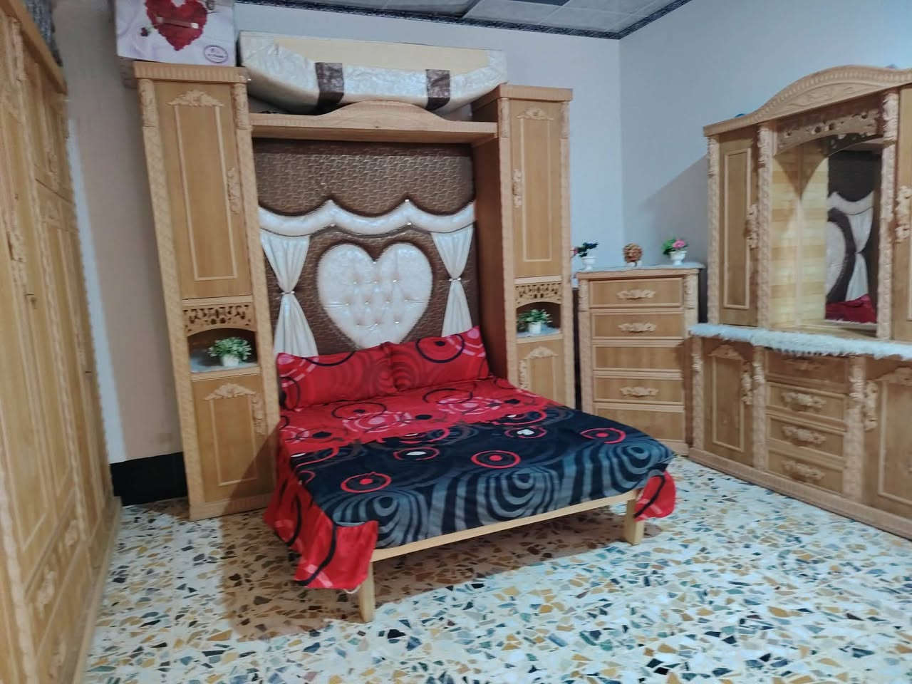 سلام عليكم غرفه اخشاب للبيع،
*********** 
، ***********
