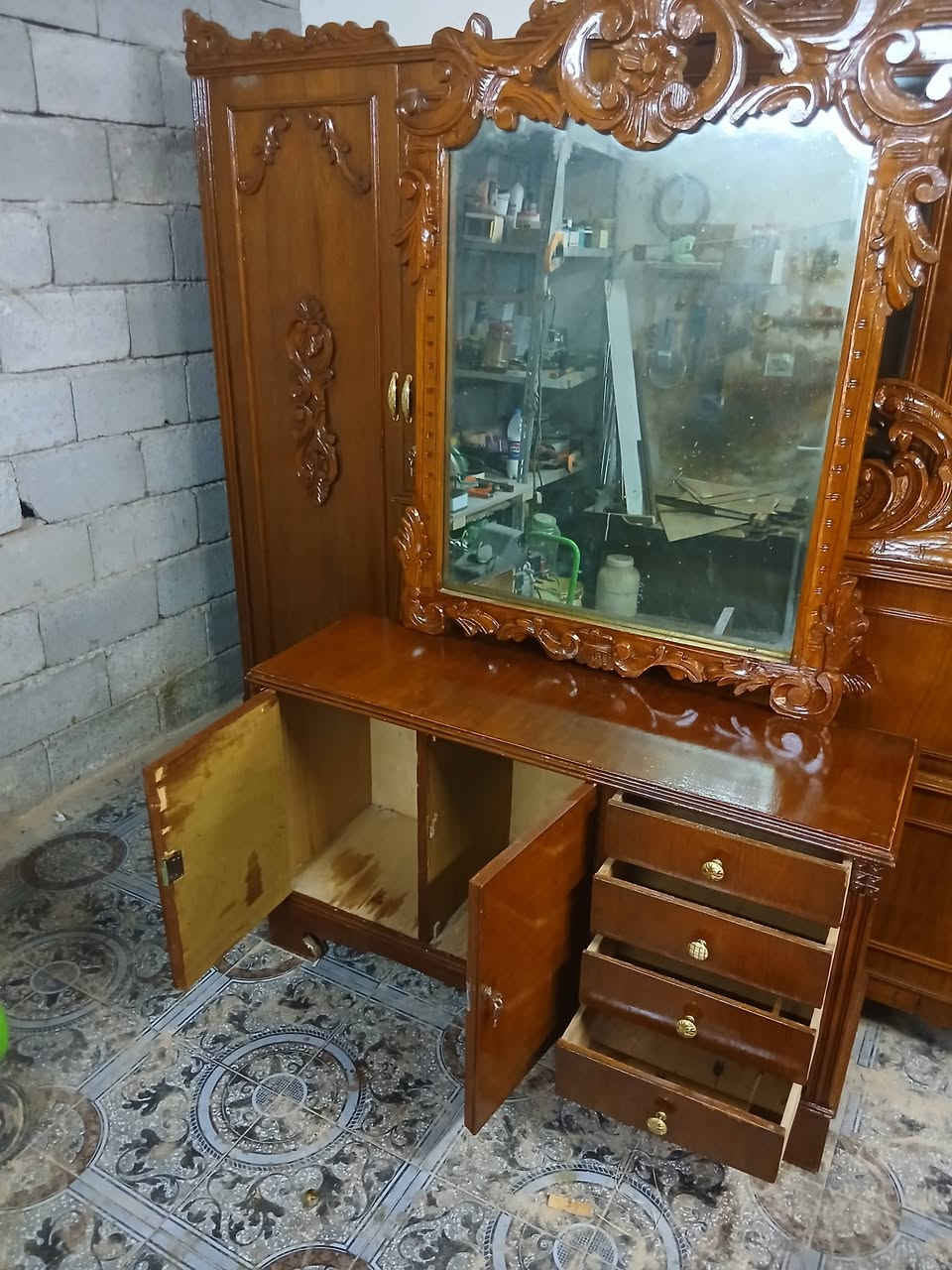 غرفه صاج خارج داخل حطاطه ست ابواب نظيفه جدا سعرهه ٥٥٠ للتواصل ***********مكاني بغداد
