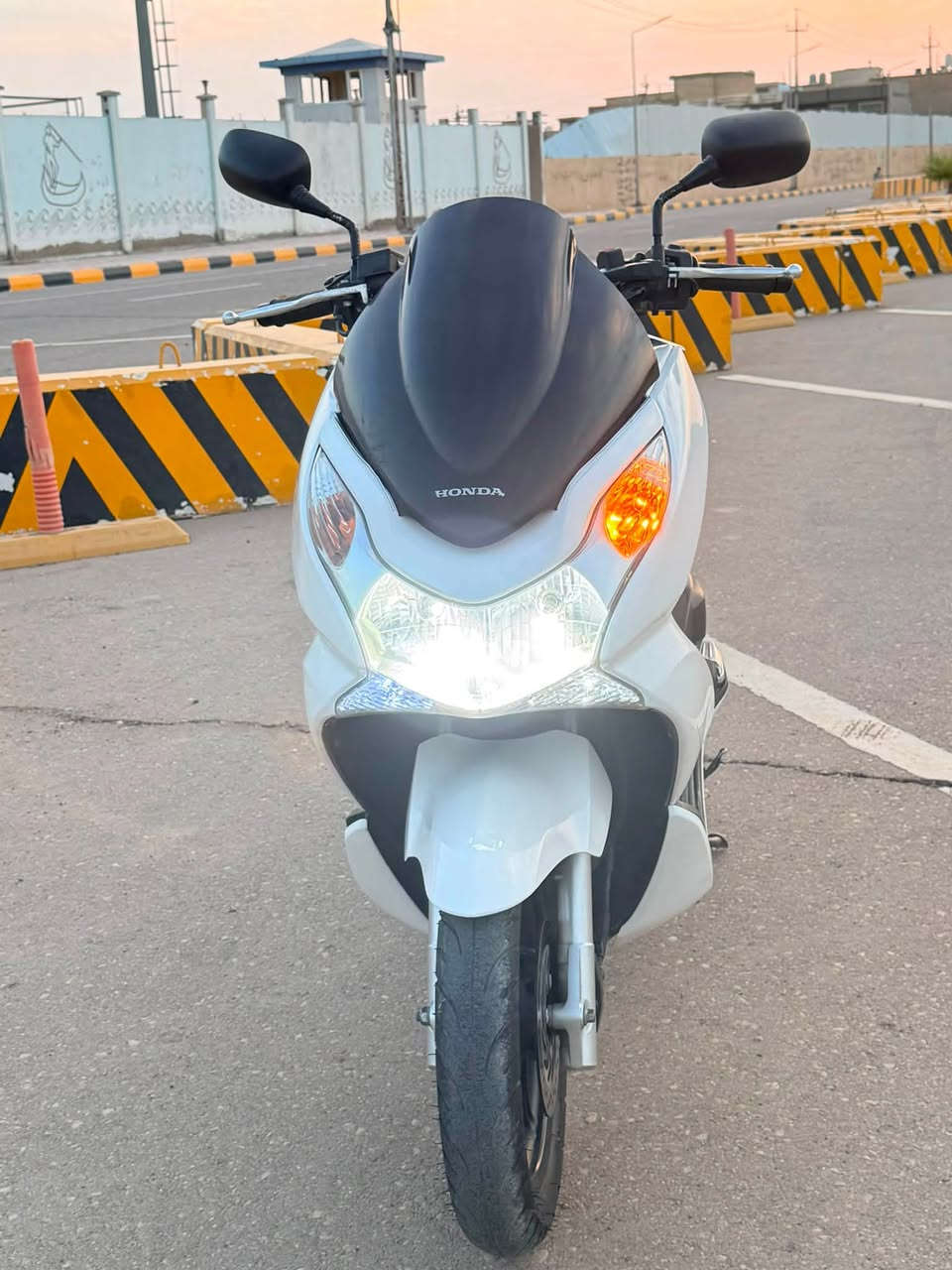 سلام عليكم pcx جيل اول ياباني jf 150cc
كفاله عامه من الكهربائيات الئ المحرك كلشي شغال بيه
السعر ١٠ وبيه مجال بسيط /ميسان
*********** وتساب او خاص اذ عندك شي

نص مكتوب في الصور:
- HONDA