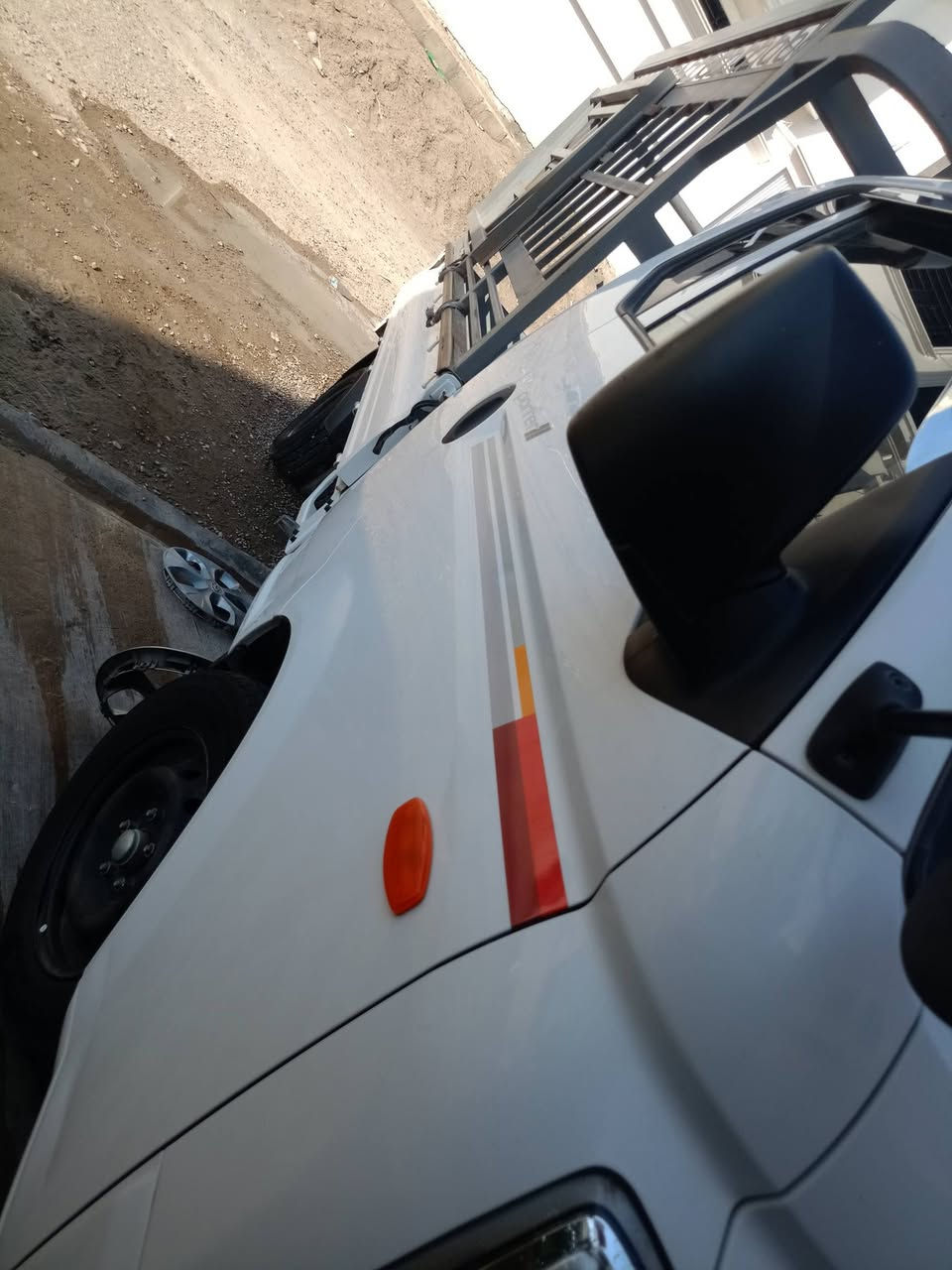 السلام عليكم بورتر للبيع موديل 22 السياره جديده بمعنه الكلمه/ السياره ما بيهه قطره صبغ / بدون حادث / السعر 165 وبيه مجال/ للستفسار / رقم / الهاتف / 7 كير ***********
