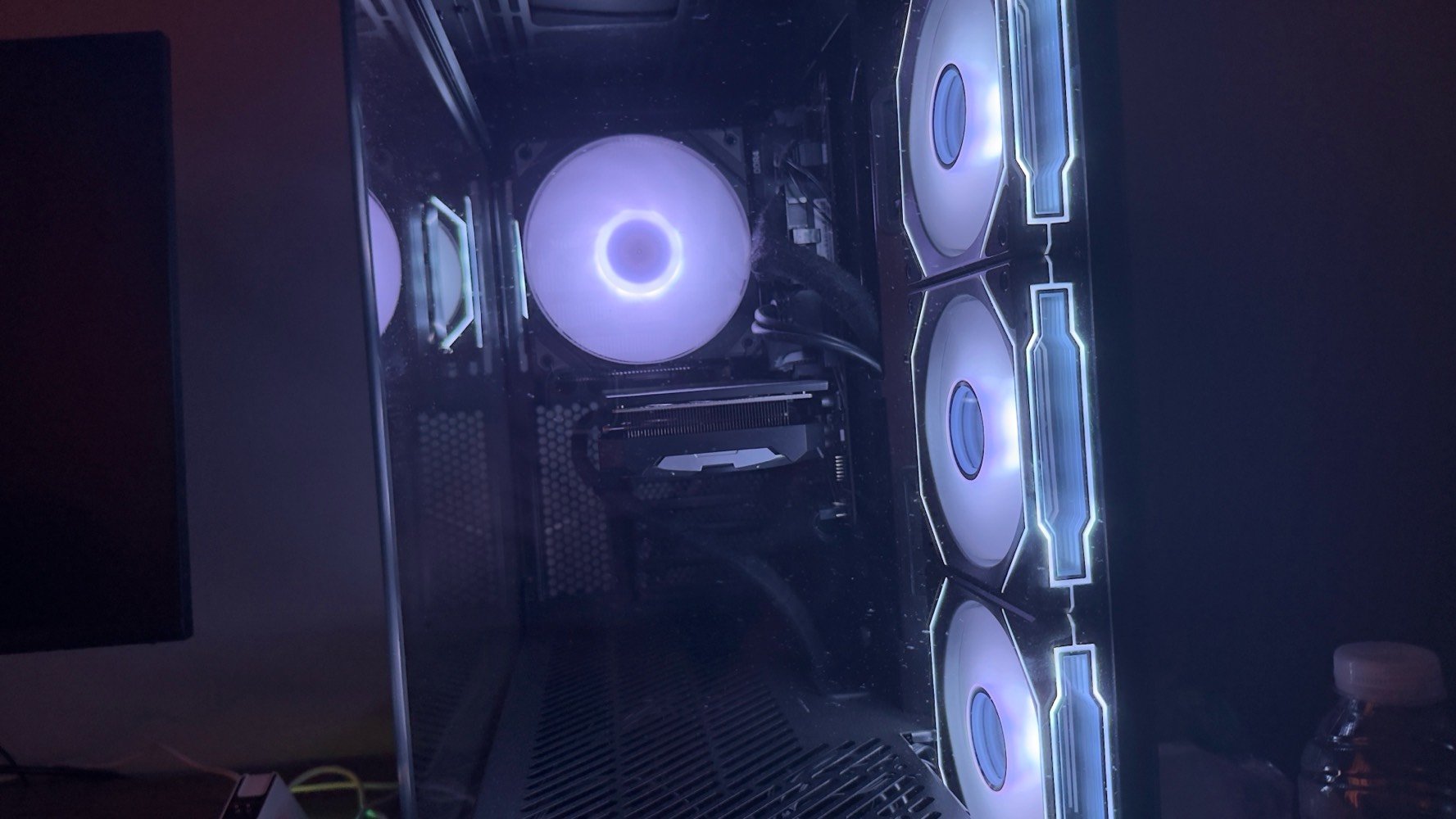 تجميعةpc 4070super 
i5-14400f 
التقاصيل الثانية موجودة بالصورة السعر 1950000قفل
مستخدم اسبوع فقط يعني جديدة بسعر مستعمل رقمي *********** بغداد فقط اي استفسار راسلني علواتس و تدلل