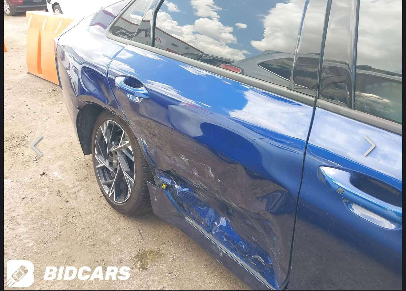 🔥للبيع 🔥
KIA  K5 2025 

فول مواصفات عدة البانوراما 

ماشيه 9 الاف ميل 

محرك GTI 2500 تنفس طبيعي 

كشنات جلد اسود وابيض

رادار امامي و خلفي 

تشغيل بصمه + تشغيل عن بعد. دخول ذكي 

كشنات تدفئه و تبريد 

كشنات كهرباء 

تدفئه بلستيرن 

تحديد مسار 

شحن وايرلس 

تحديد مسار نقطه عمياء 

تحكمات استيرن

ثلاث انضمه قياده 

وبيها بعد هواي مواصفات 

حادثها باب وجاملغ عكس السايق خلفي

مكان السياره بغداد حي الجهاد 

السعر 190 

***********

نص مكتوب في الصور:
- BIDCARS