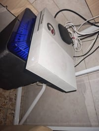 اكس بوكس وان اس حيل نضيف وبي هاي الالعاب كدامك بس ماعرف اذا يبقن ويا ل...