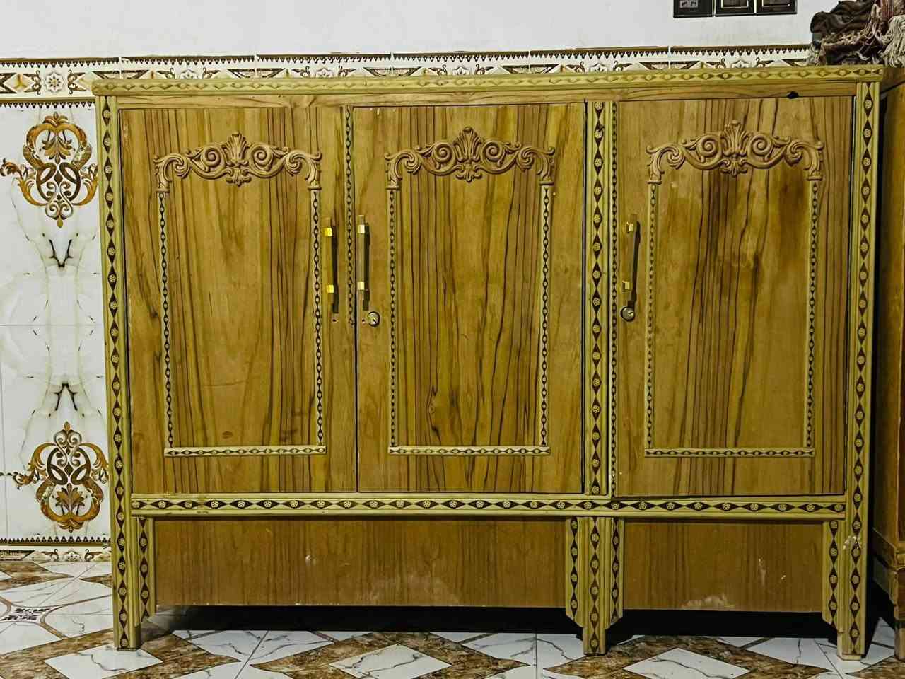 بوفيهات • ٤ أبواب • ٣ أبواب