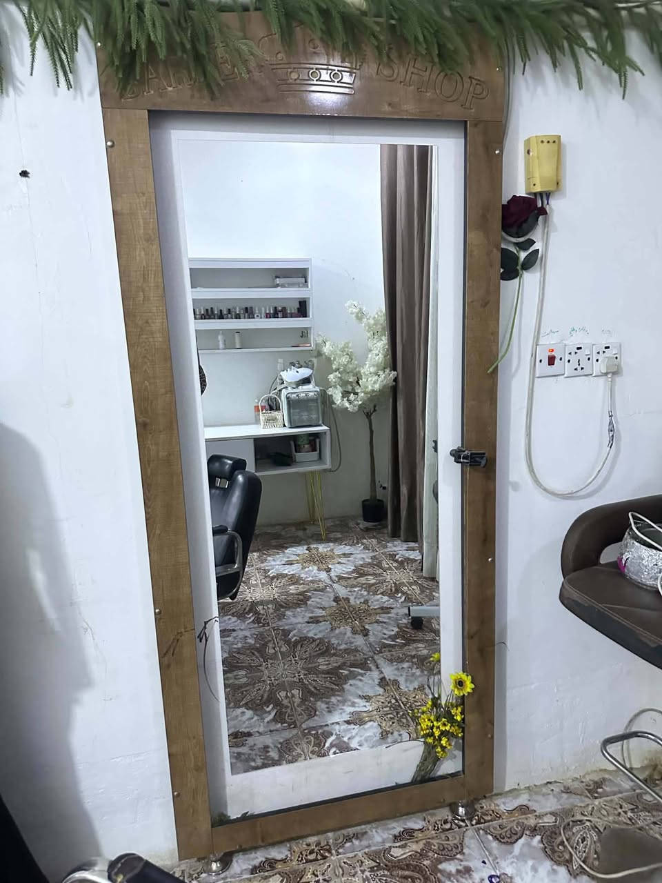 سلام عليكم غراض صالون للبيع
تنظيف قدم ٣٠ 
الكرسي الاسود ١٢٥ 
الاحمر ٦٠
الفاترينات ٢ ومرايات  ١٢٠
مكاني الحله ***********
