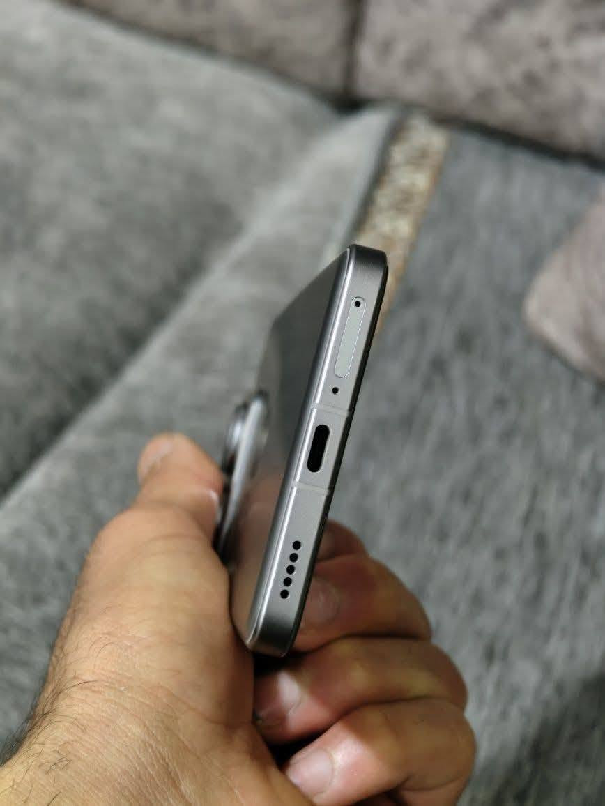 شاومي 14 تي برو
Xiaomi   mi 14 T pro 
ببجي 120 فريم
🔰 ذاكرة   512 غيغا بايت 
🔰 الشاشة: AMOLED بحجم 6.67 بوصة بدقة 1220p
🔰 المعالج: Mediatek Dimensity 9300+
🔰 الكاميرات: خلفية 50+50+12 م.ب/ امامية 32 م.ب.
🔰البطارية: 5000 ملي امبير 

مكاني بابل توصيل ماكو 

سعره 525 

اتصال ما موجود على نت 

***********

