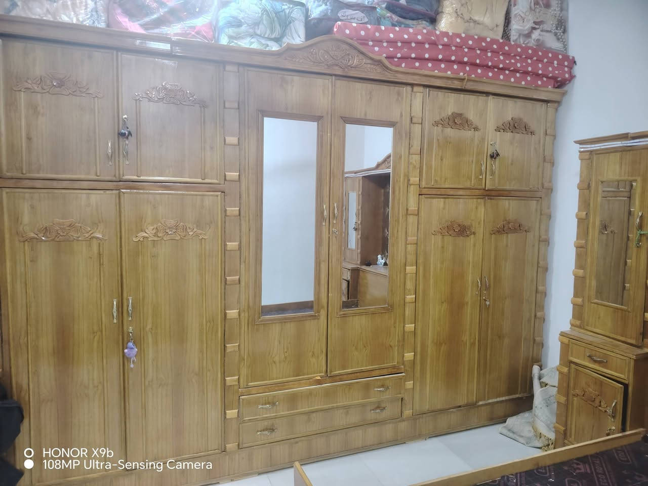 السلام عليكم غرفة نوم جديدة كما موضح بالصورة تزكام بغداد ماخذهه بواحد و٦٠٠ للاستفسار الاتصال ***********
