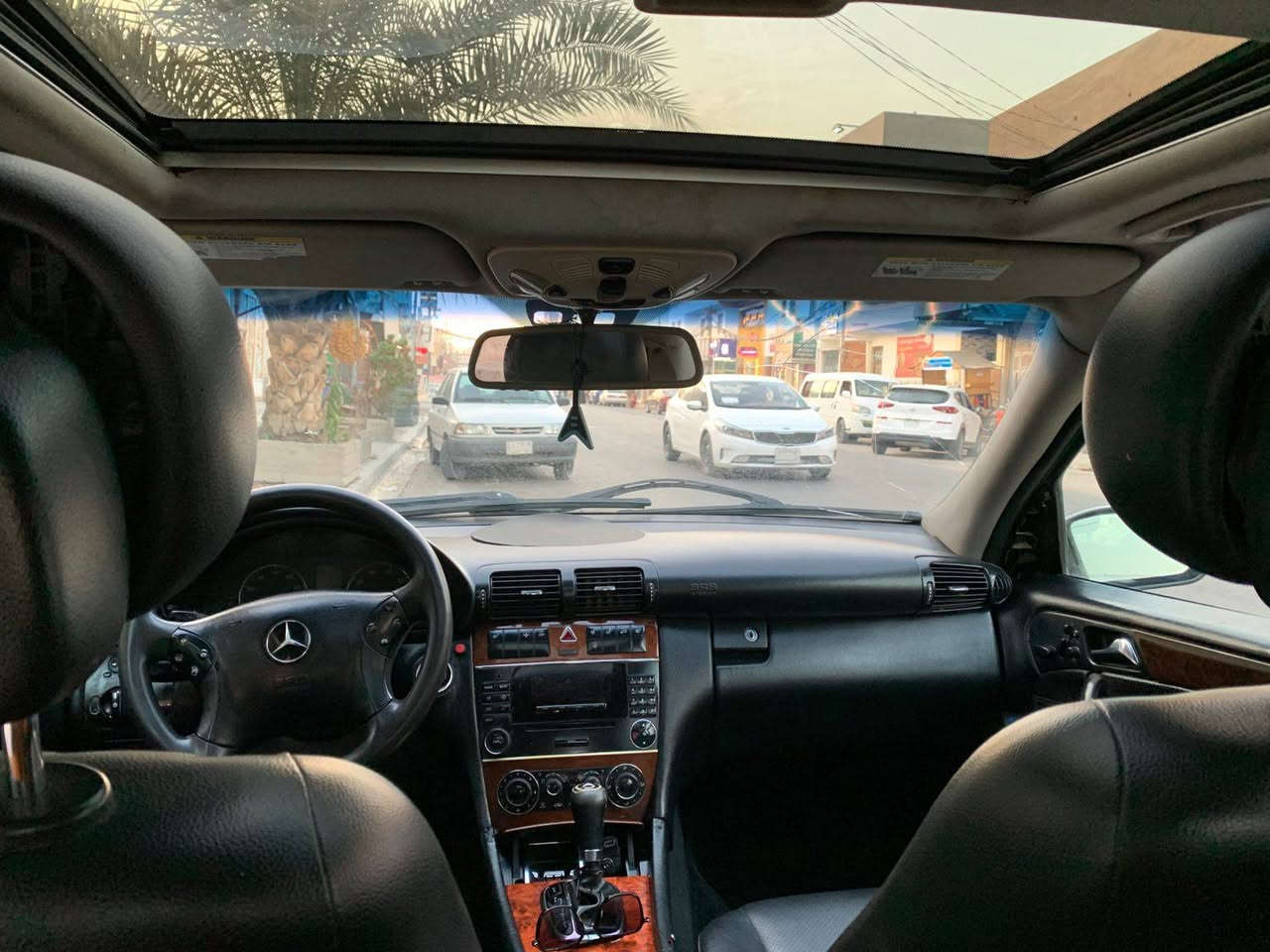 مارسيدس c280 موديل 2006
رقم بغداد بأسمي السيارة فول مواصفات 
_ فتحة سقف 
_ كشنات جلد كهربائية 
_ تحكم ستيرن 
_ ويل كروم 
_ محرك 6 سلندر.. 3500
_ تبريد قطعتين.. وشرط ثلج 
_ اشاير بالمري 
وباقي المواصفات 
السيارة جاهزة وما ناقصها شي من گير محرك تبريد حدادية عليها صيانة دورية كاملة يعني متفتح بنيد وترايك وين ميعجبك
السعر 105 وبيها مجال 
المكان نجف كوفة
للاتصال ***********
واتساب ***********
