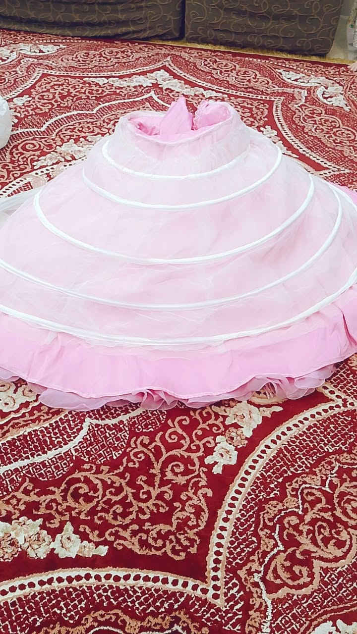 السلام عليكم
هاي البدلة اخذتها ب٤٠٠ الف وملبوسة فقط مرة وحدة واريد أبيعها ١٥٠ الف 
بنات الي ماتشتري لاتكسر بحلال العالم 
والي تشتريها تخابرني على الرقم هذا ***********
