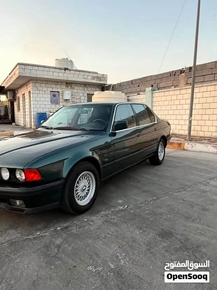 بي ام دبليو ٧٣٥  لون زيتوني  مصبوغه جماليه مكفوله كير مكينه تبريد كهربائيات شغاله رقم انكليزي بصره باسمي سنويه لل ٢٠٣١  هاذ شهر مجدد سنويه تحويل مباشر  سعر ٥٥ وبيها مجال ***********

نص مكتوب في الصور:
- السوق المفتوح
- OpenSooq
- السوق المفتوح OpenSooq