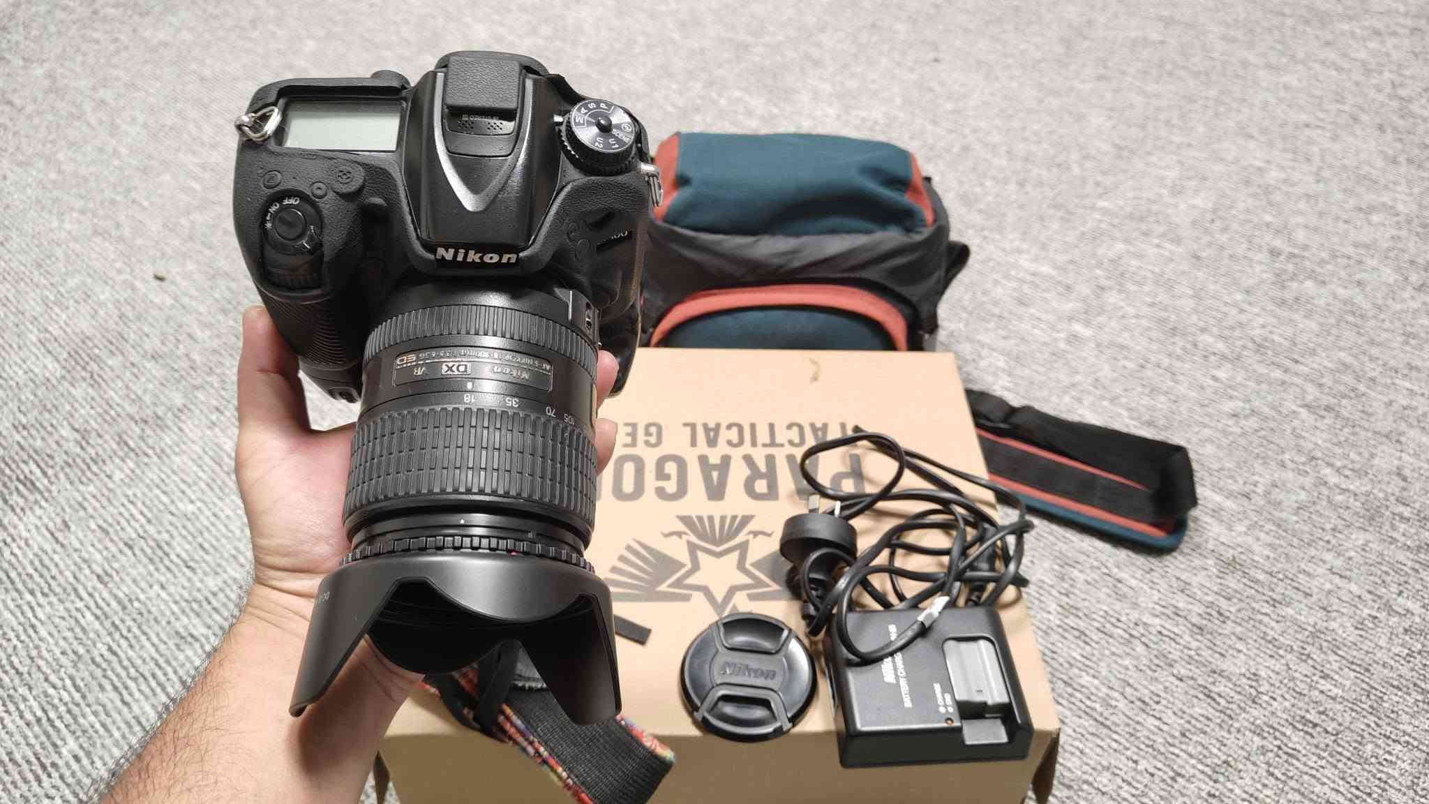نيكون D7100 • نظيف • اكسسوارات كاملة