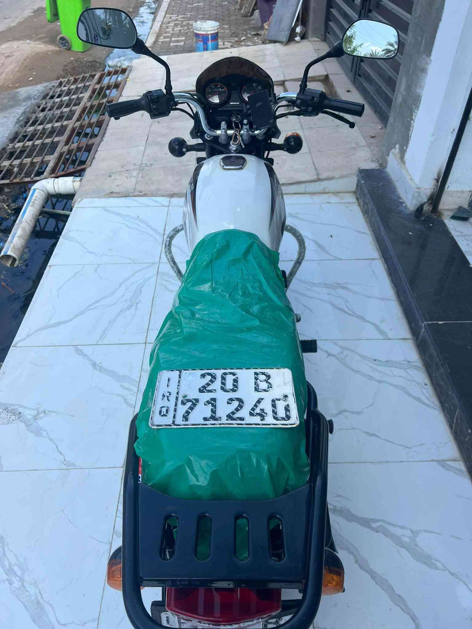 سلام عليكم دراجه بوكسر موديل 23 نازله بل 26 مرقم لوحه سنويه انكليزي بسمي هزه جديده دراجه اخت زيرو كفاله من شخط سويجات ثنين ماشيه 4000 حقيقي جيب فيتر وتعال افحص مكاني ديالى بعقوبه خرنابات شراي يتصل ويدلل *********** 
يتوفر نضام الاقساط على ماستر الرفدين
