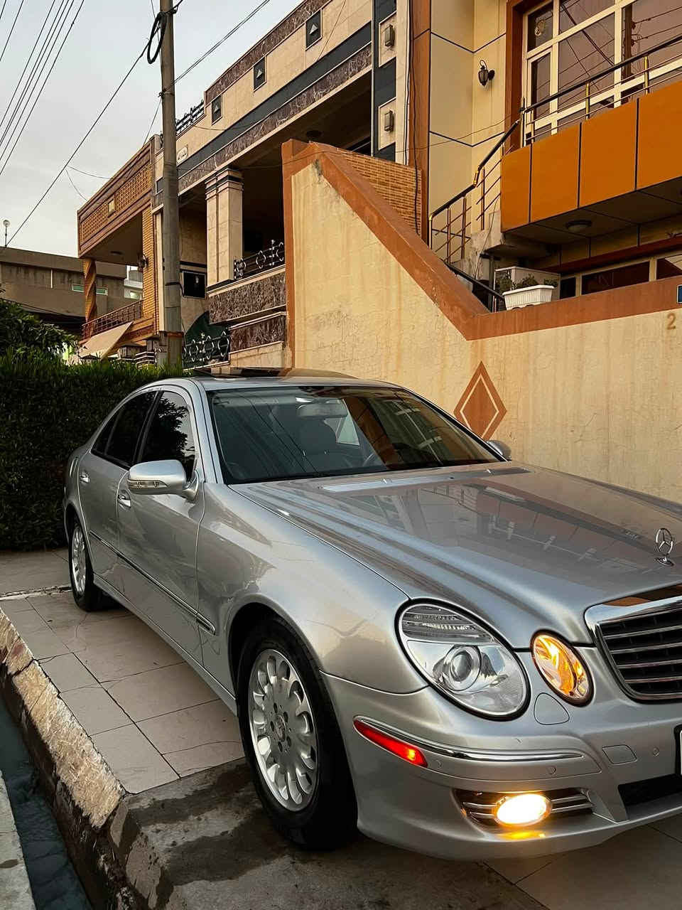 سلام و عليكم للبيع مارسيديس E200 kompreserموديل 2008 بدون صبغ او ذربة كلشي بشرت سيارة فتعة بردات كهربايى حساسات فول مواسفات avandgard كلشي بشرت مكان اربيل سعر ١٢٥ بى مجال ***********
